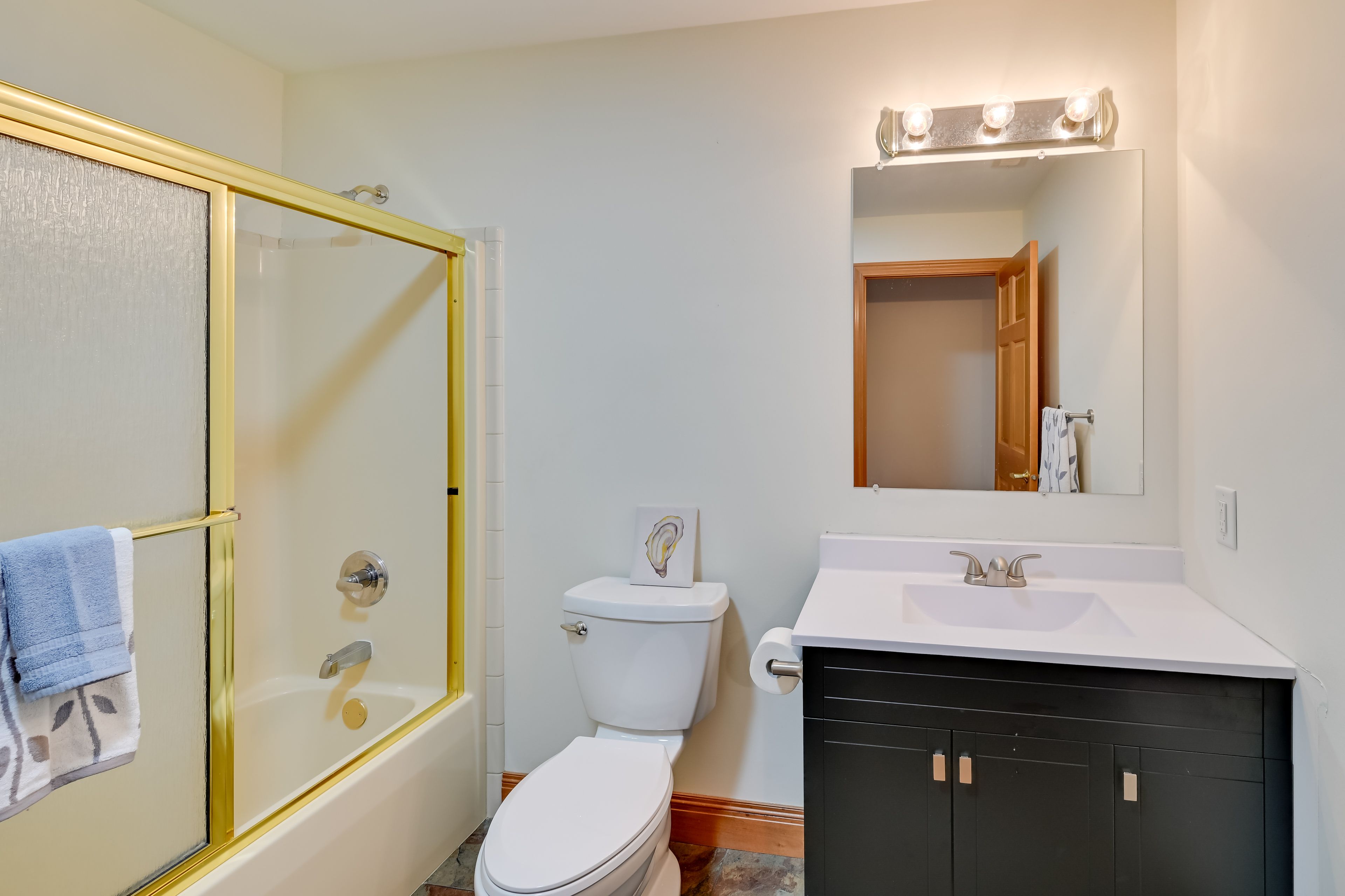 Bathroom | 2nd Floor