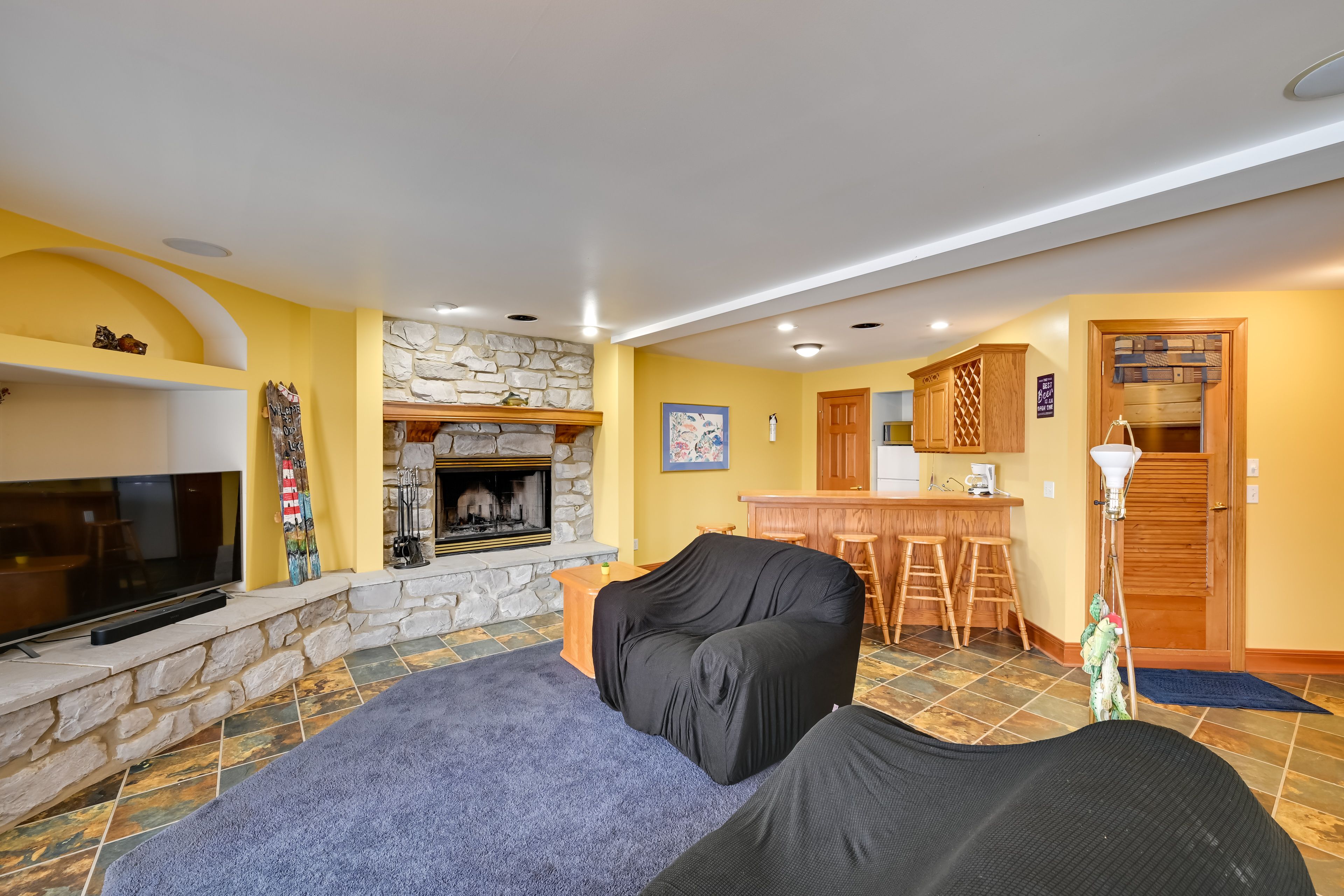 Game Room | Smart TV | Basement Level