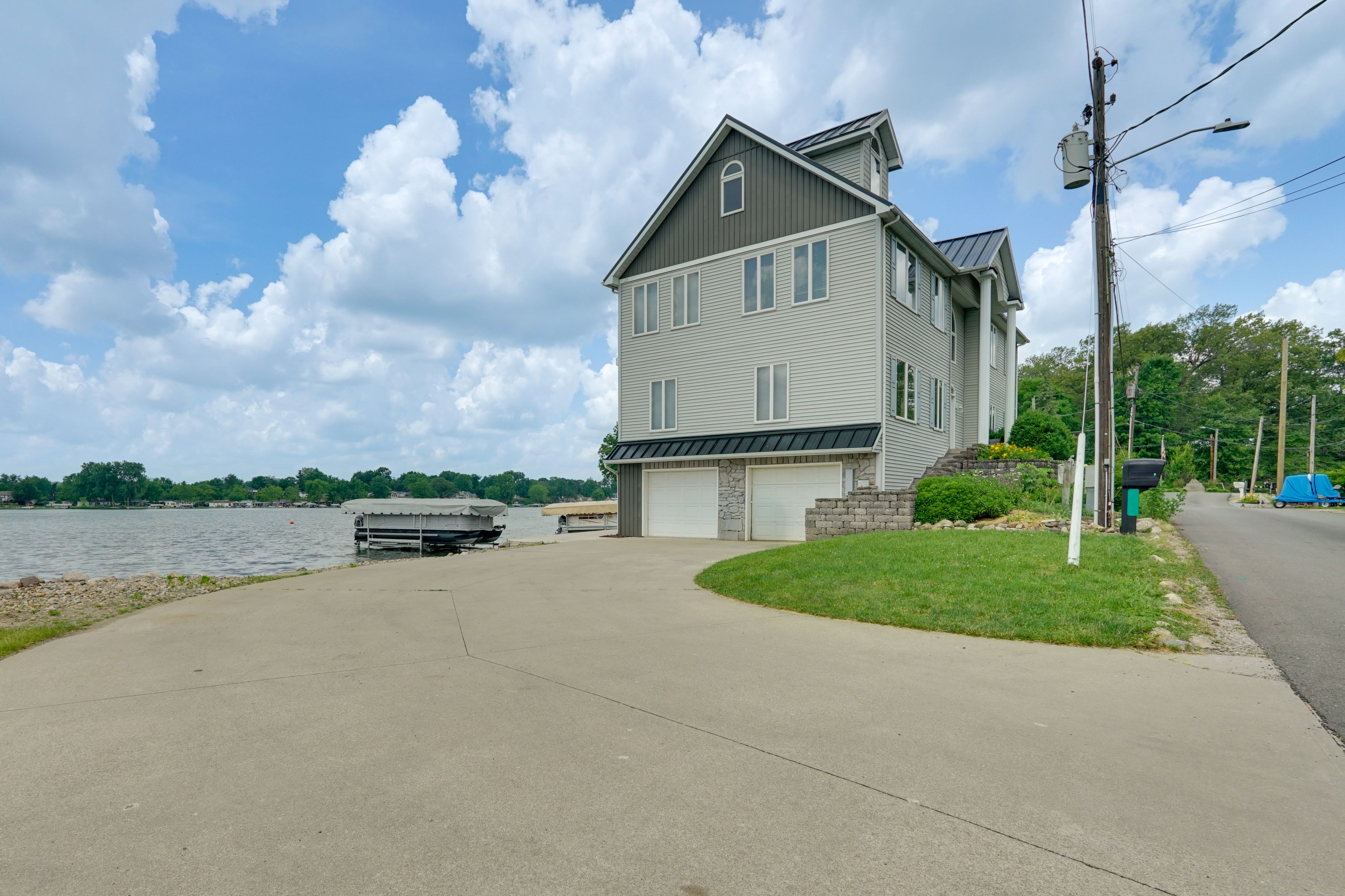 Hamilton Vacation Rental | 4BR | 3BA | Stairs Required | 5,408 Sq Ft