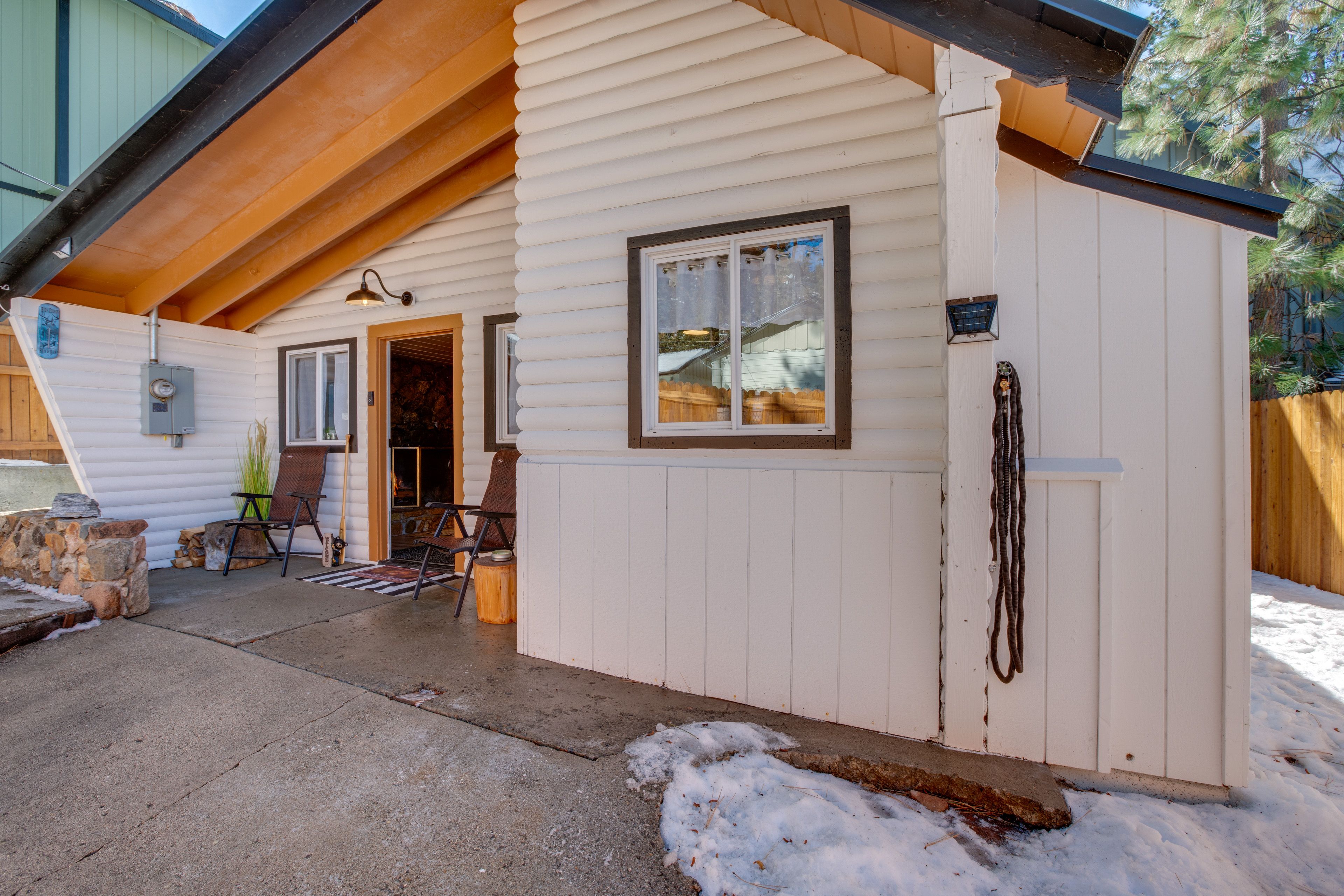 Cabin Entrance/Front Porch