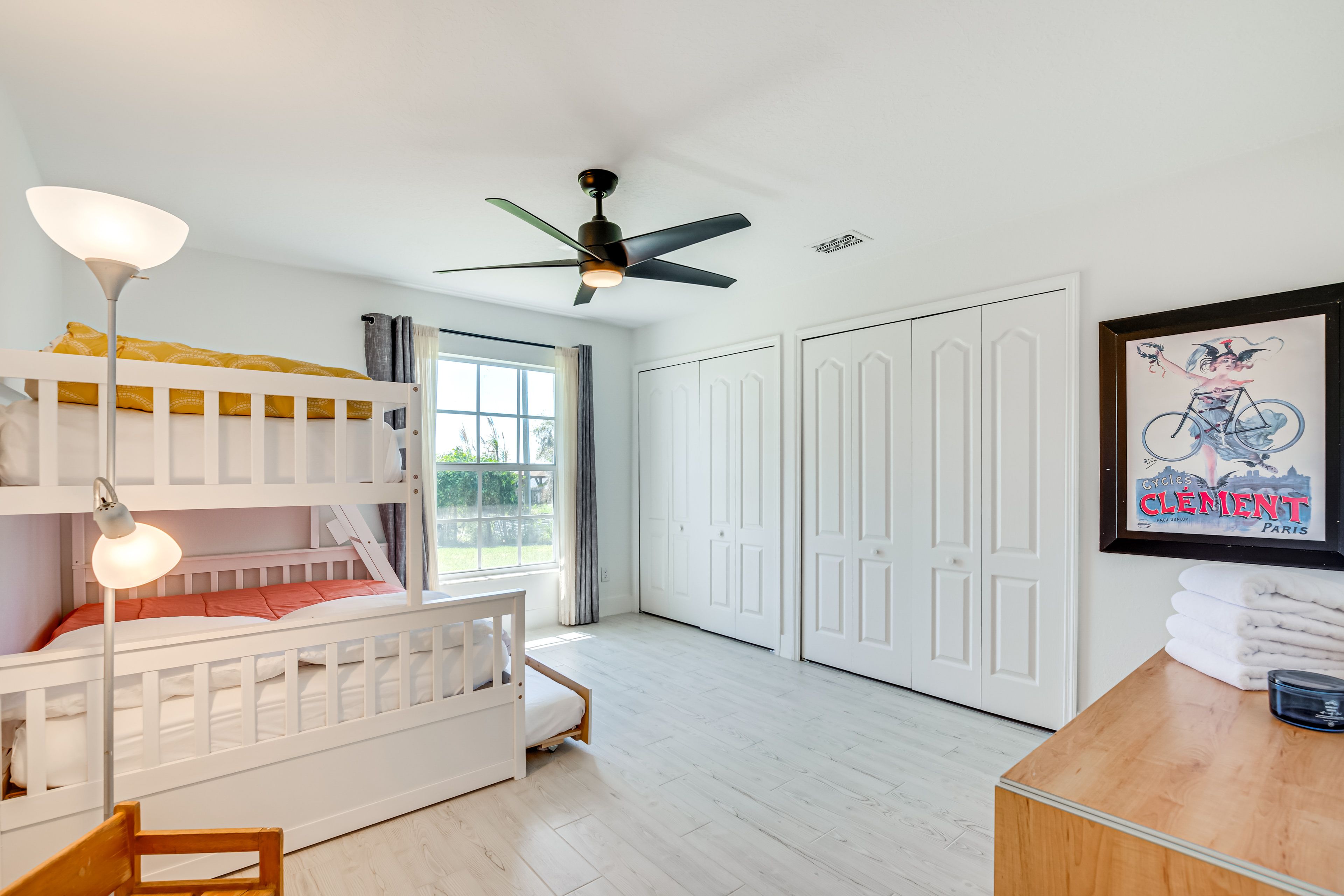 Bedroom 4 | Twin/Full Bunk Bed w/ Twin Trundle