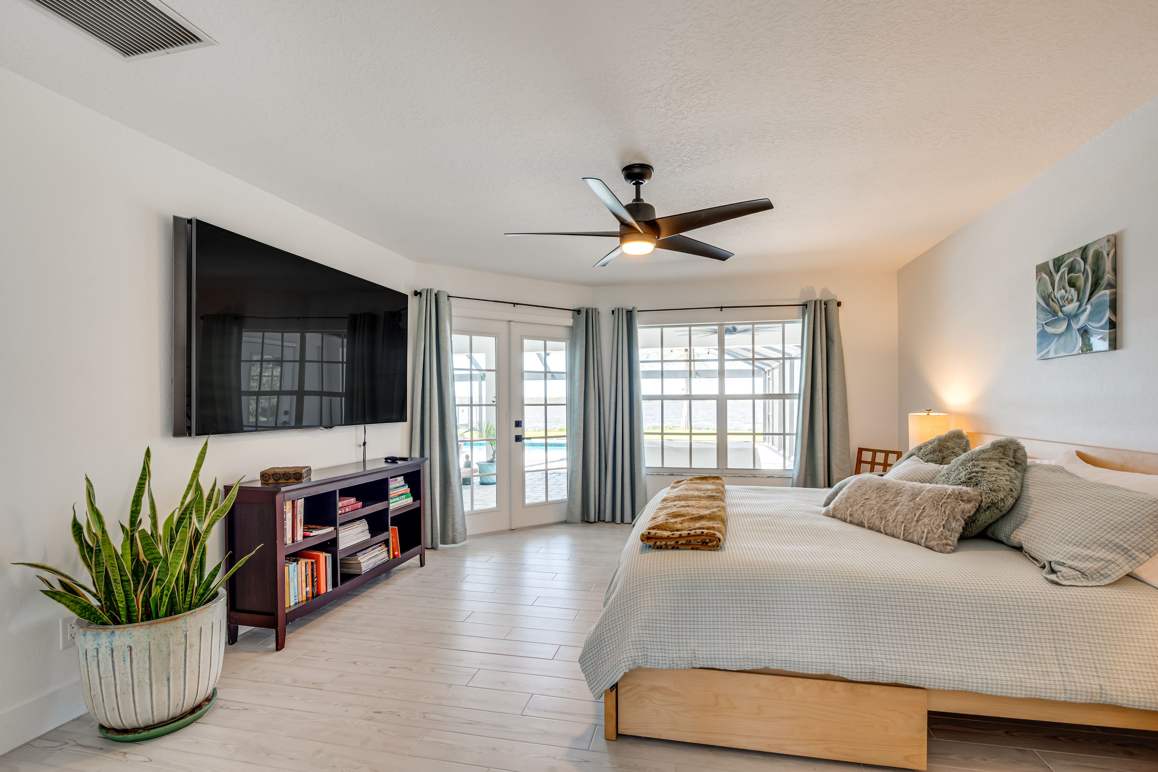 Bedroom 1 | King Bed | Linens Provided