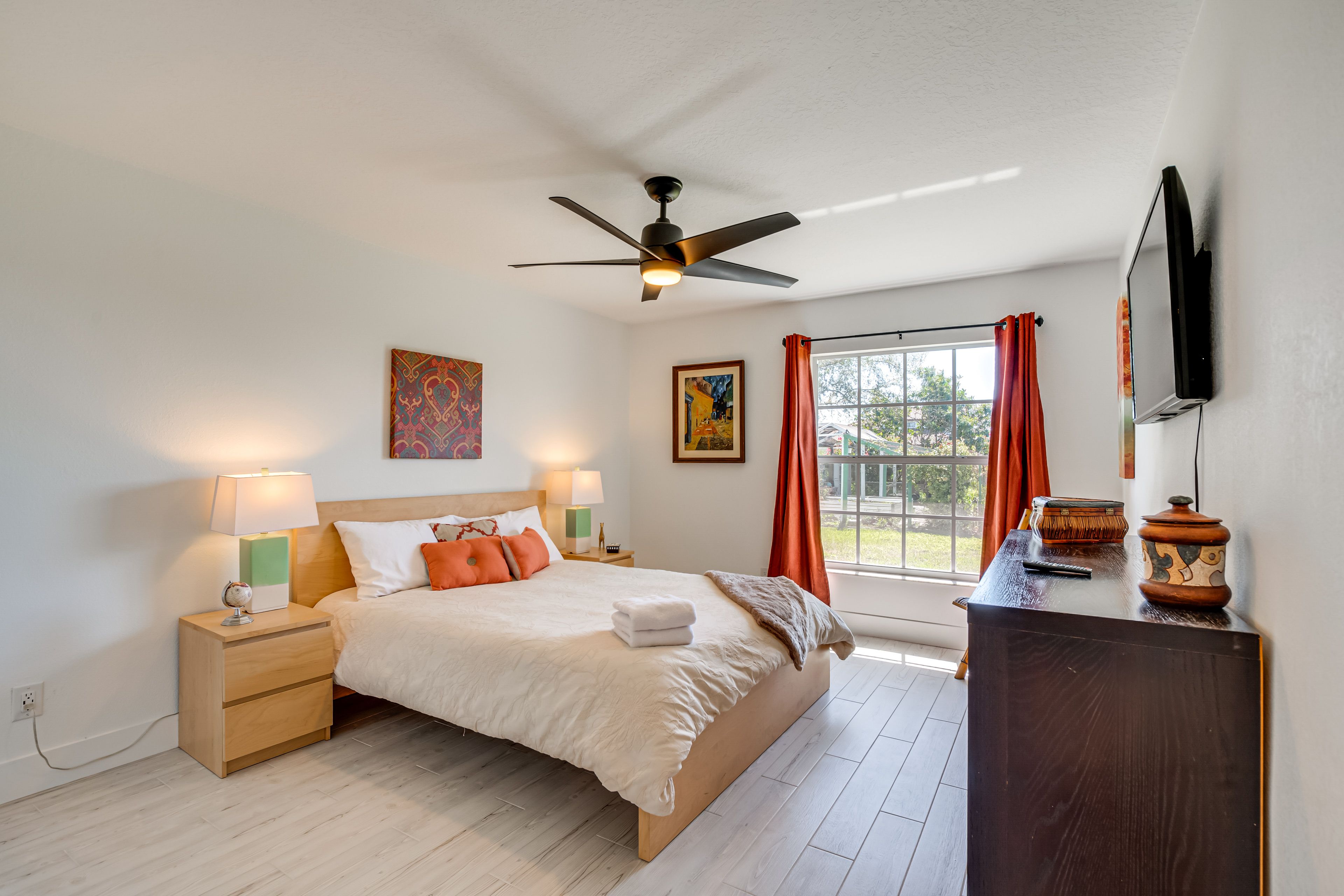 Bedroom 2 | Queen Bed