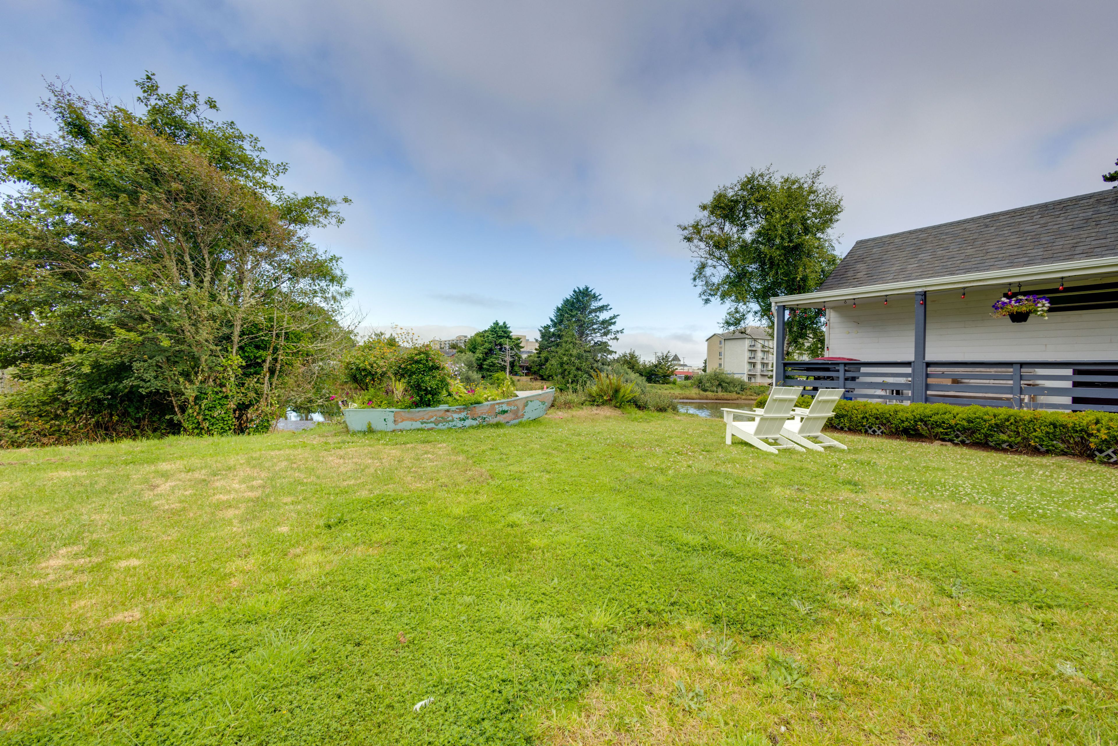 River View | Spacious Yard