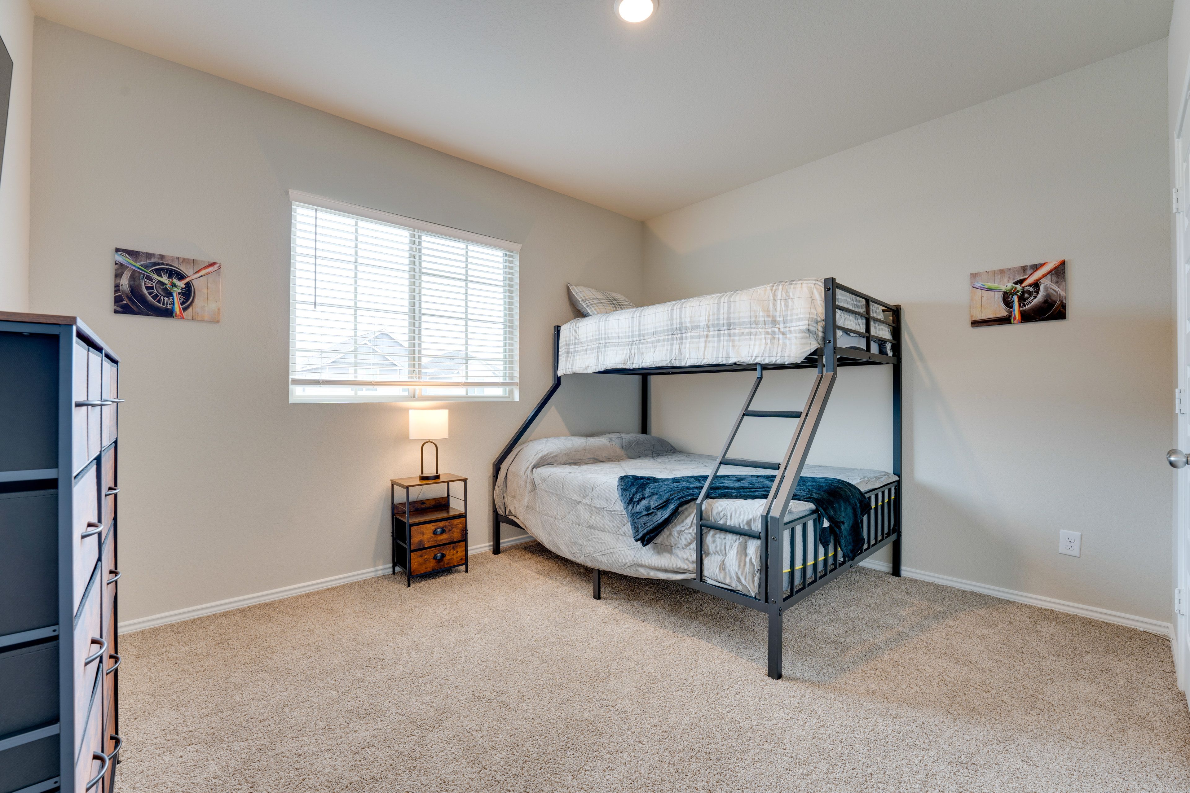 Bedroom 4 | Twin/Queen Bunk Bed | 2nd Floor