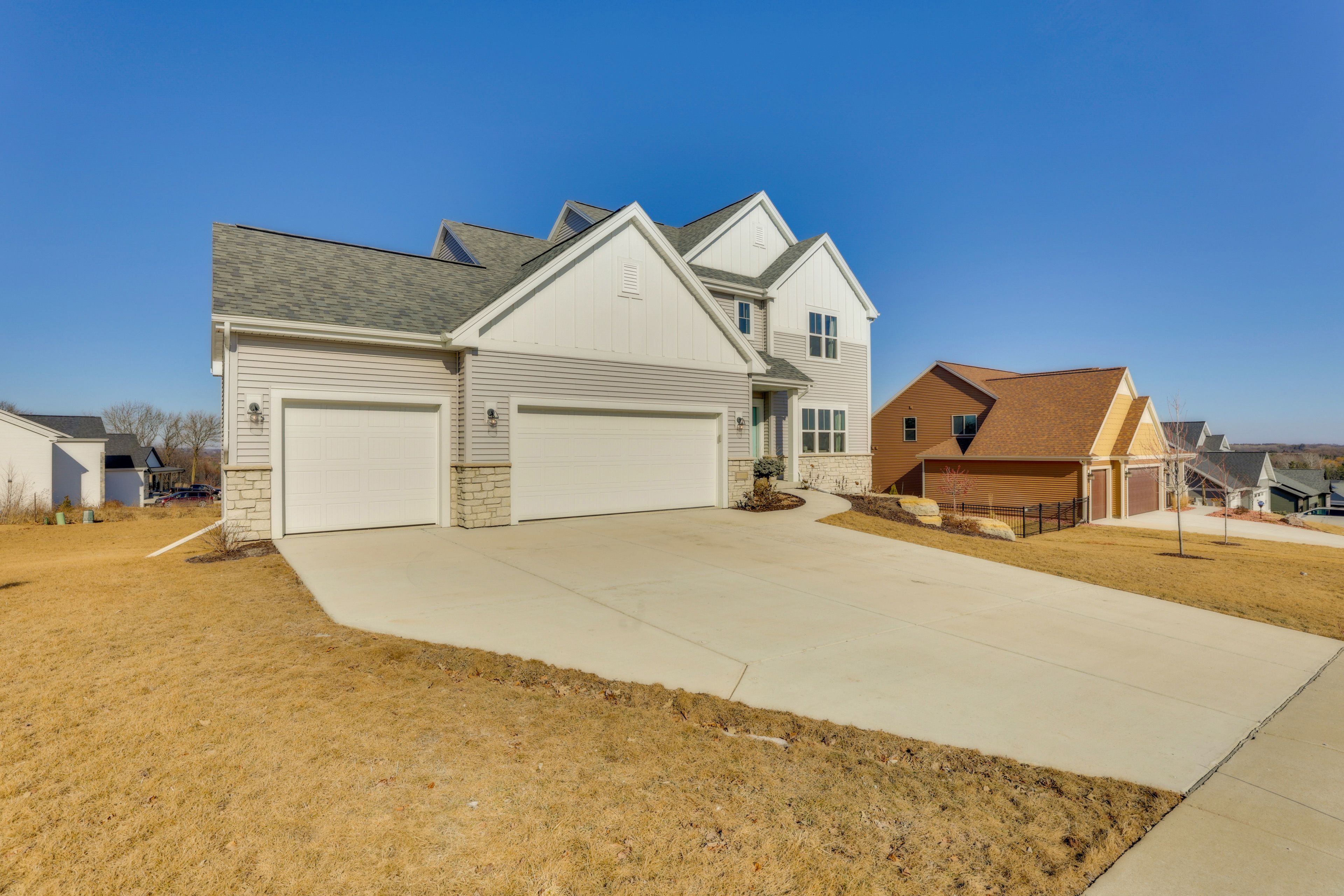 Parking | Garage (3 Vehicles) | Driveway (3 Vehicles)
