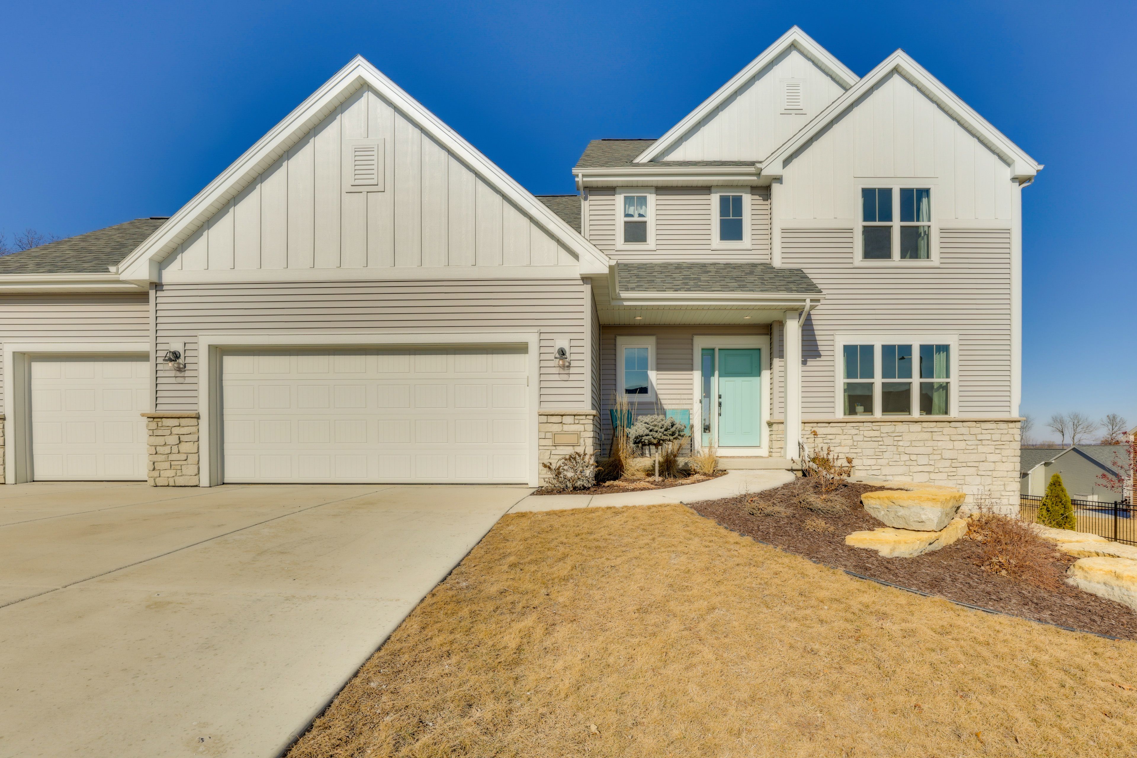 Oregon Vacation Rental | 5BR | 3.5BA | Stairs Required | 3,147 Sq Ft