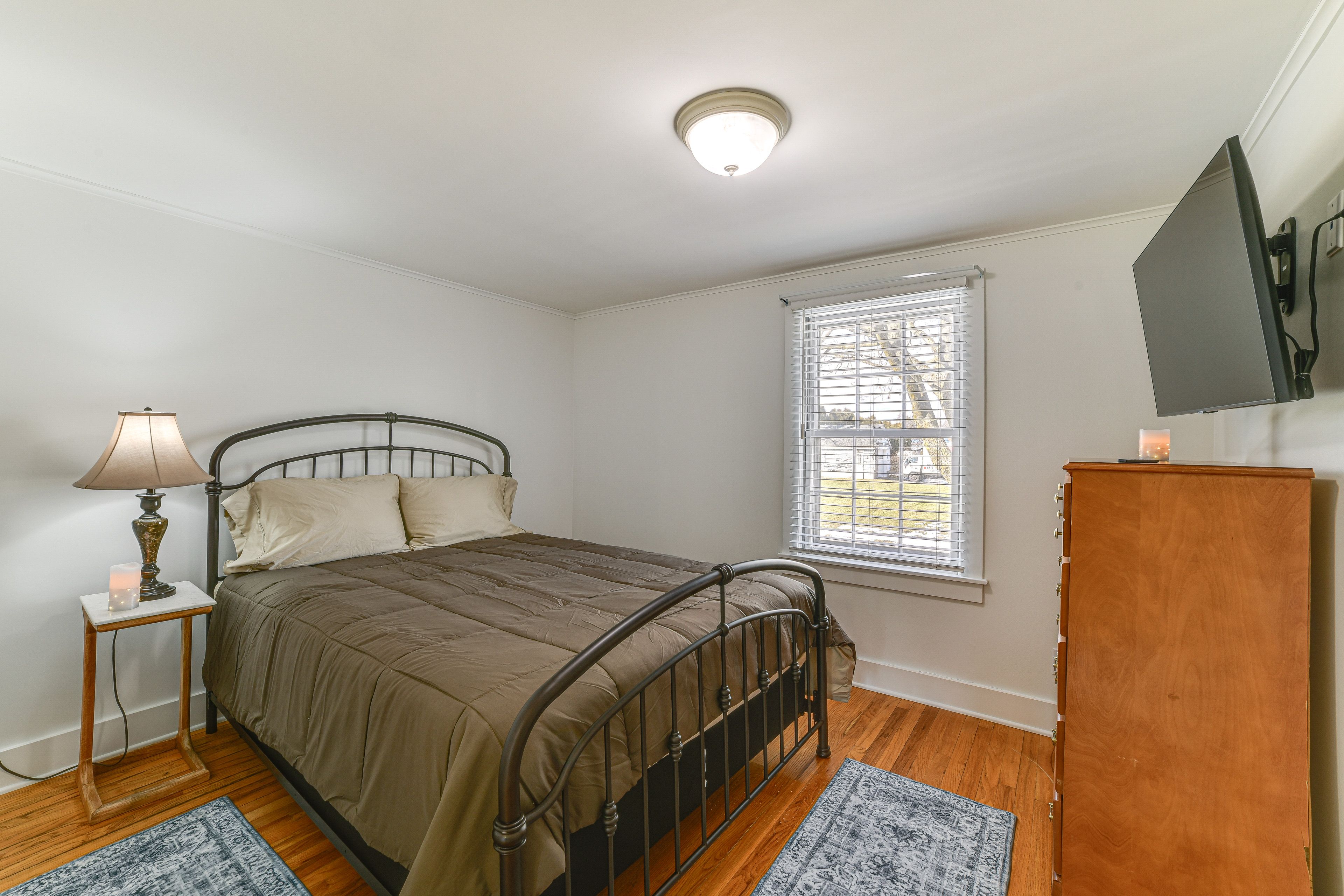 Bedroom 3 | Queen Bed