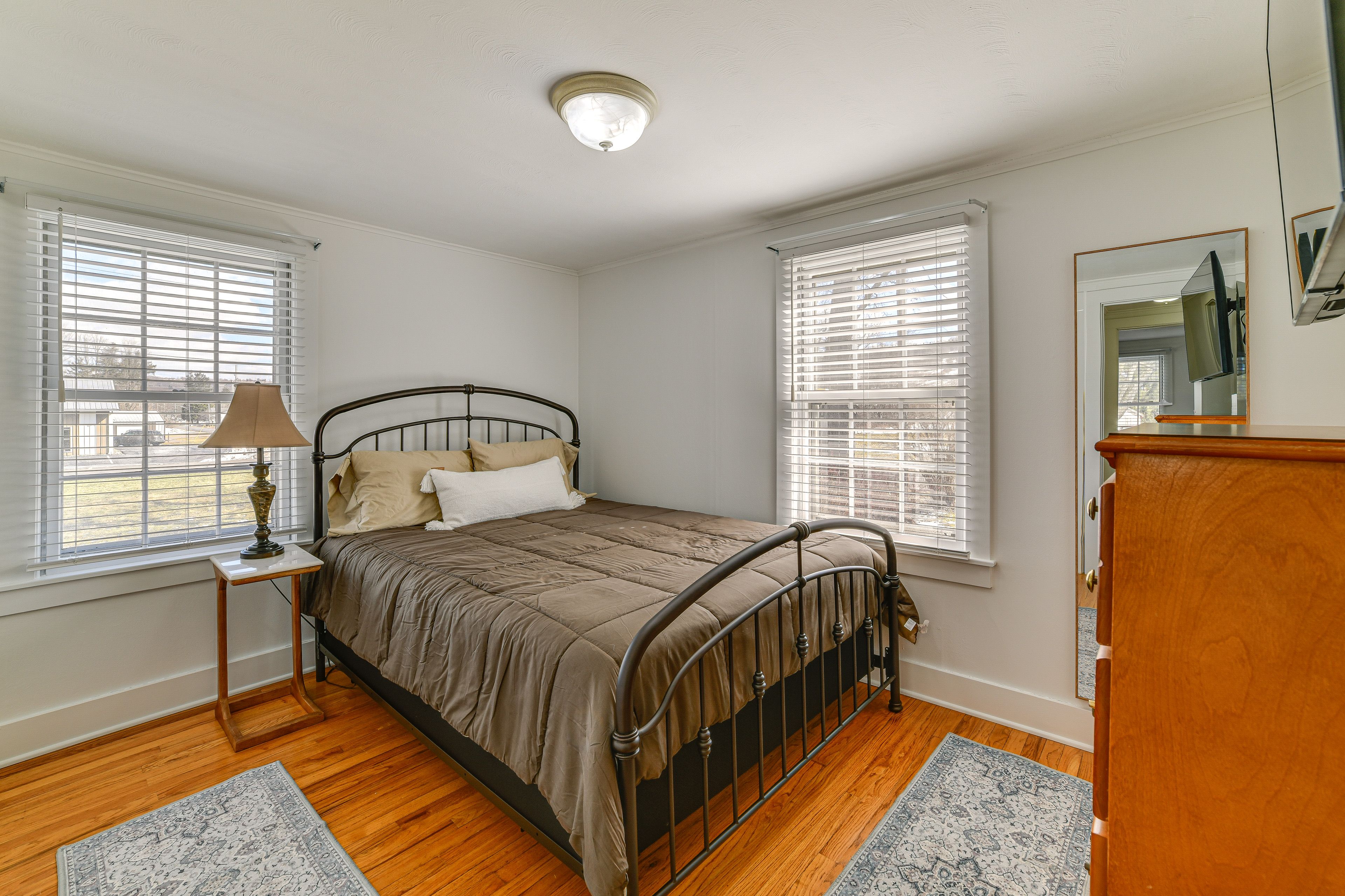 Bedroom 2 | Queen Bed