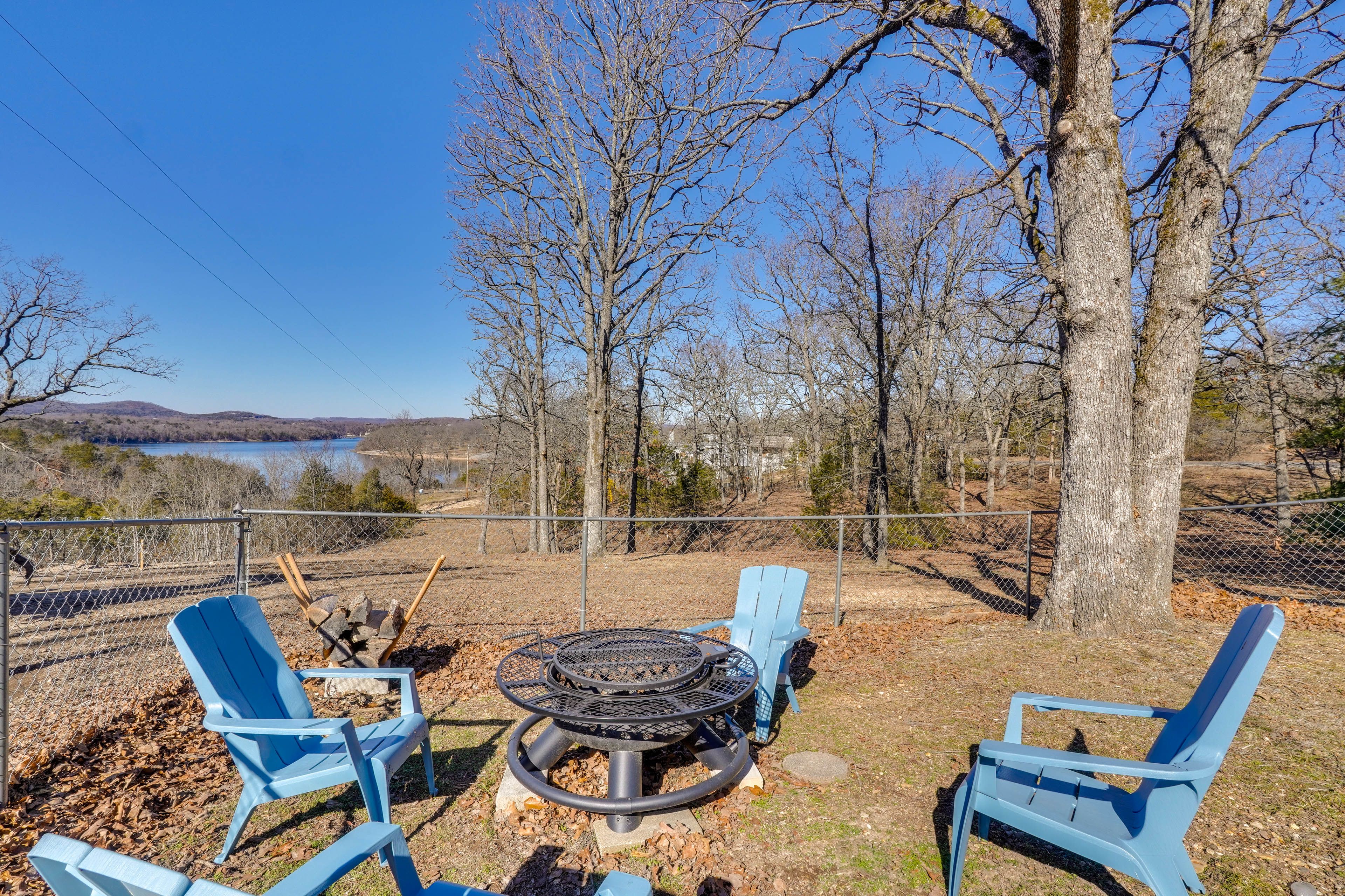 Fenced-In Yard | Fire Pit (Wood Provided)