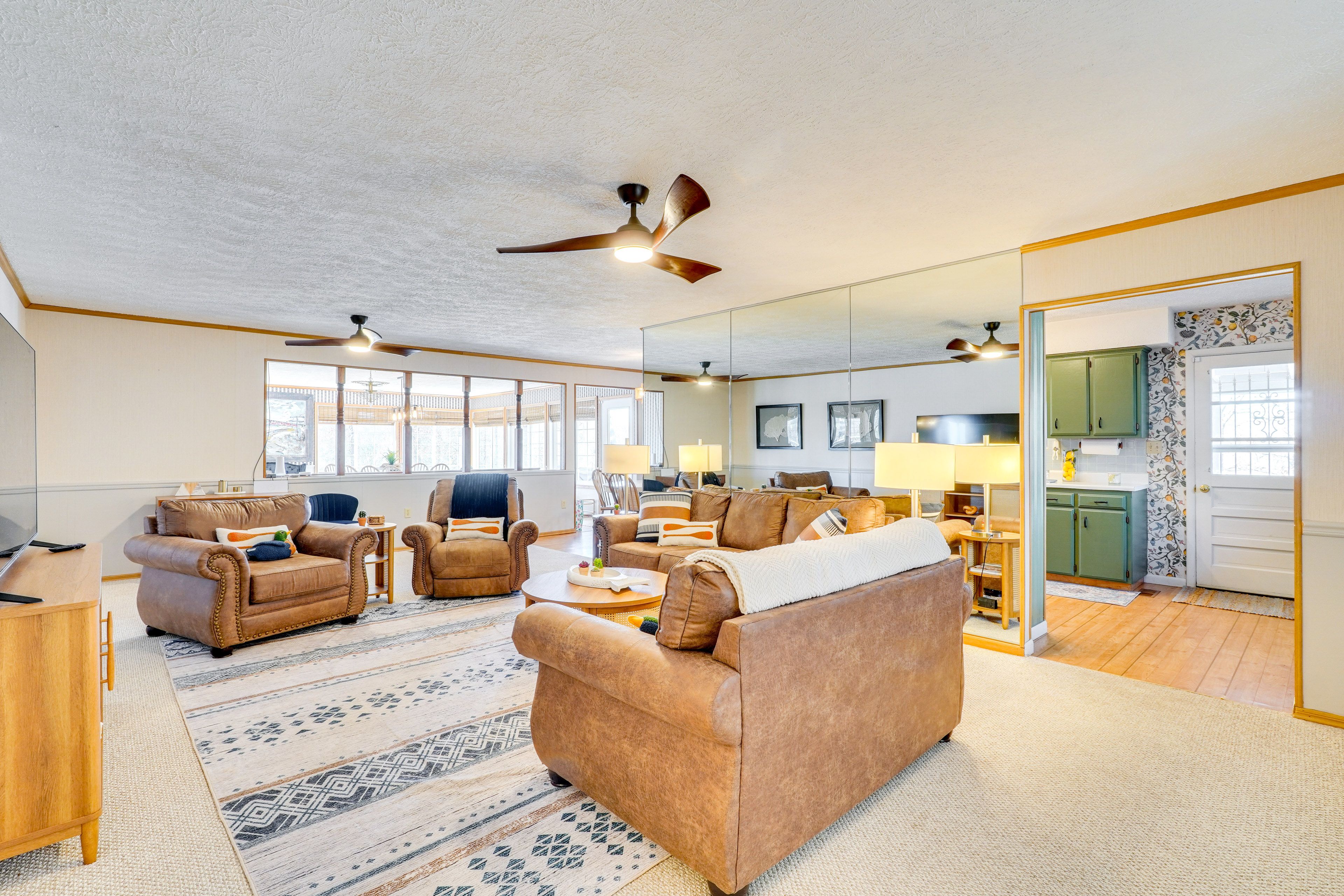 Living Room | 1st Floor | Smart TV | Central A/C | Central & Electric Heating
