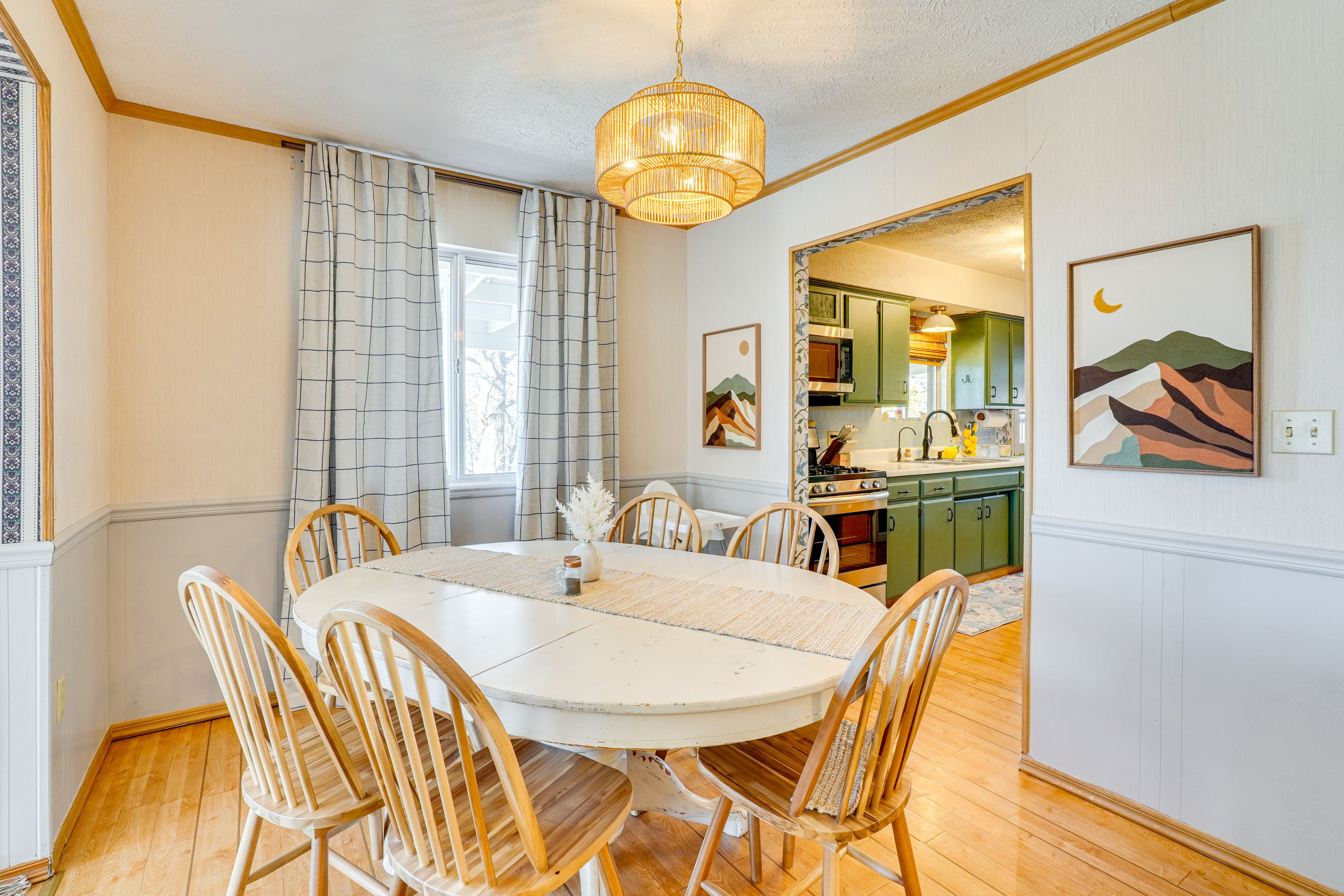 Dining Area | 1st Floor