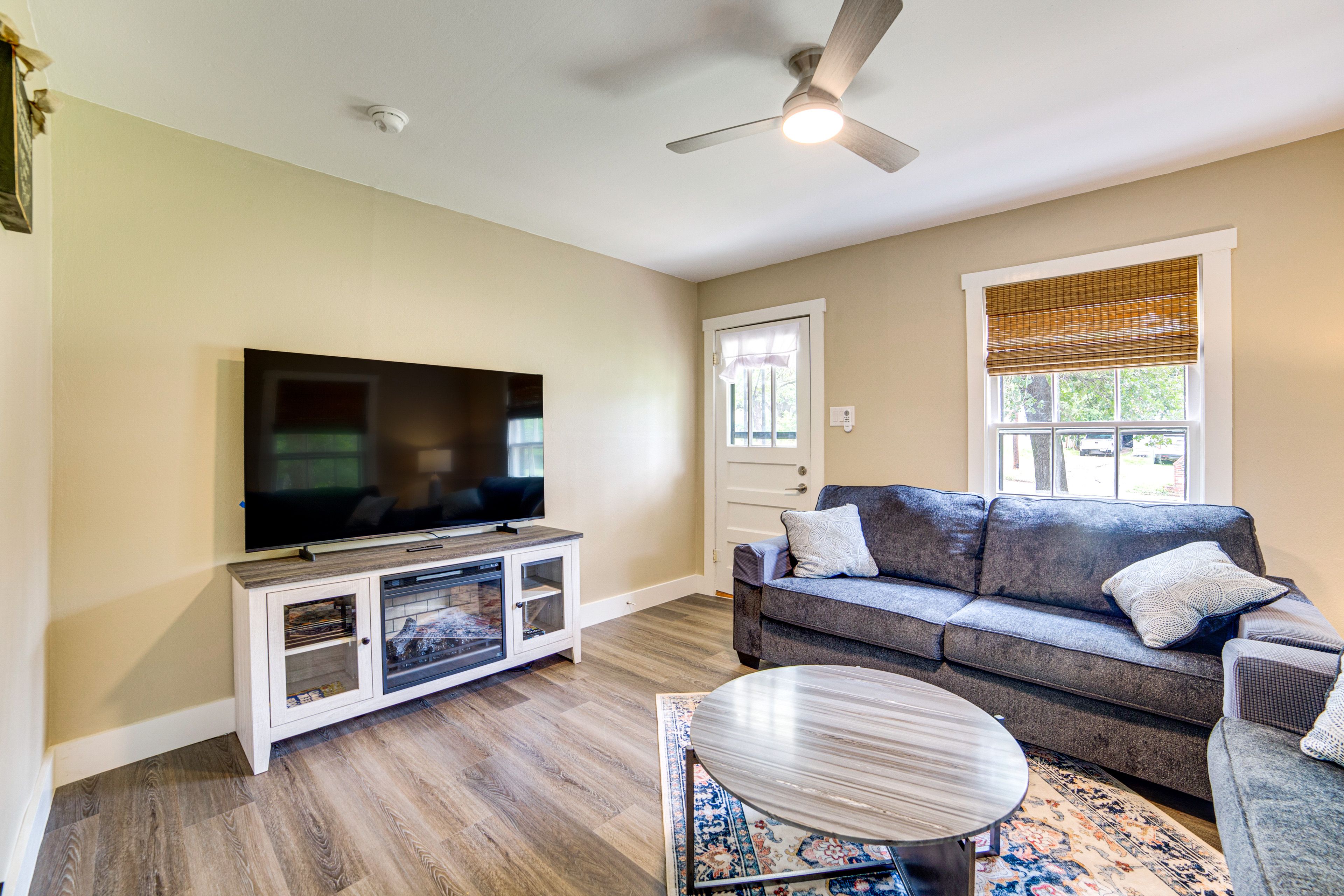 Denison Vacation Rental | 2BR | 1BA | 750 Sq Ft | 3 Steps to Enter