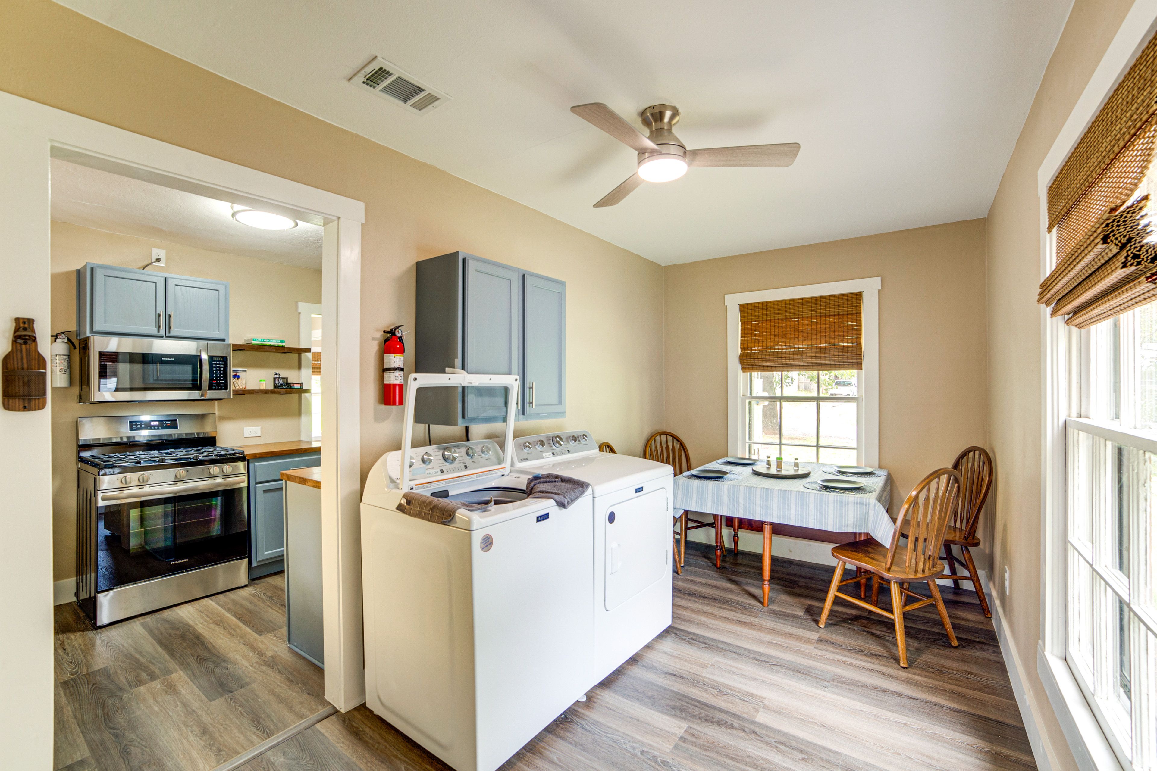 Dining Area | Dishware/Flatware Provided