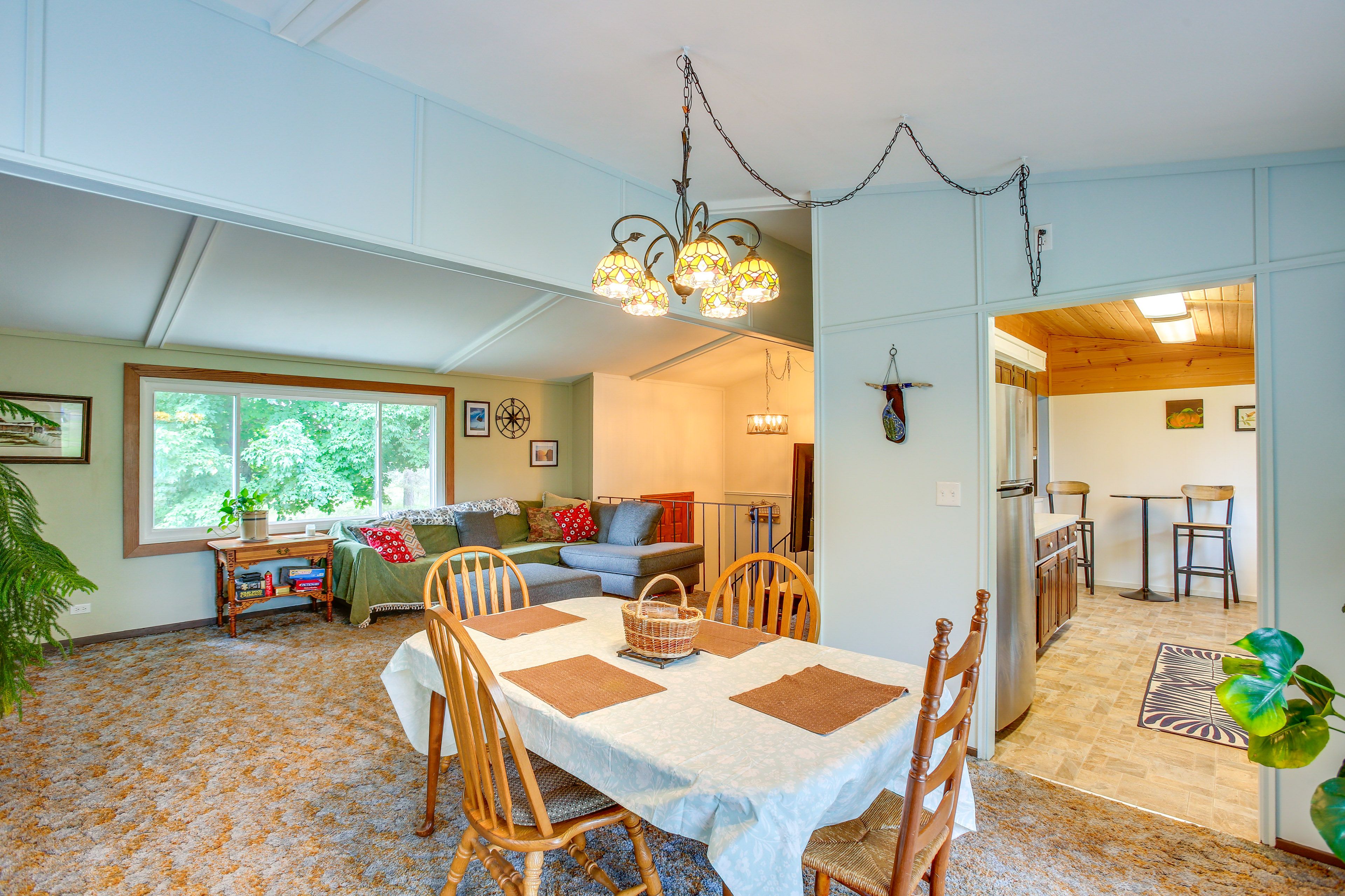 Dining Area | Dishware/Flatware Provided | High Chair | Upper Level