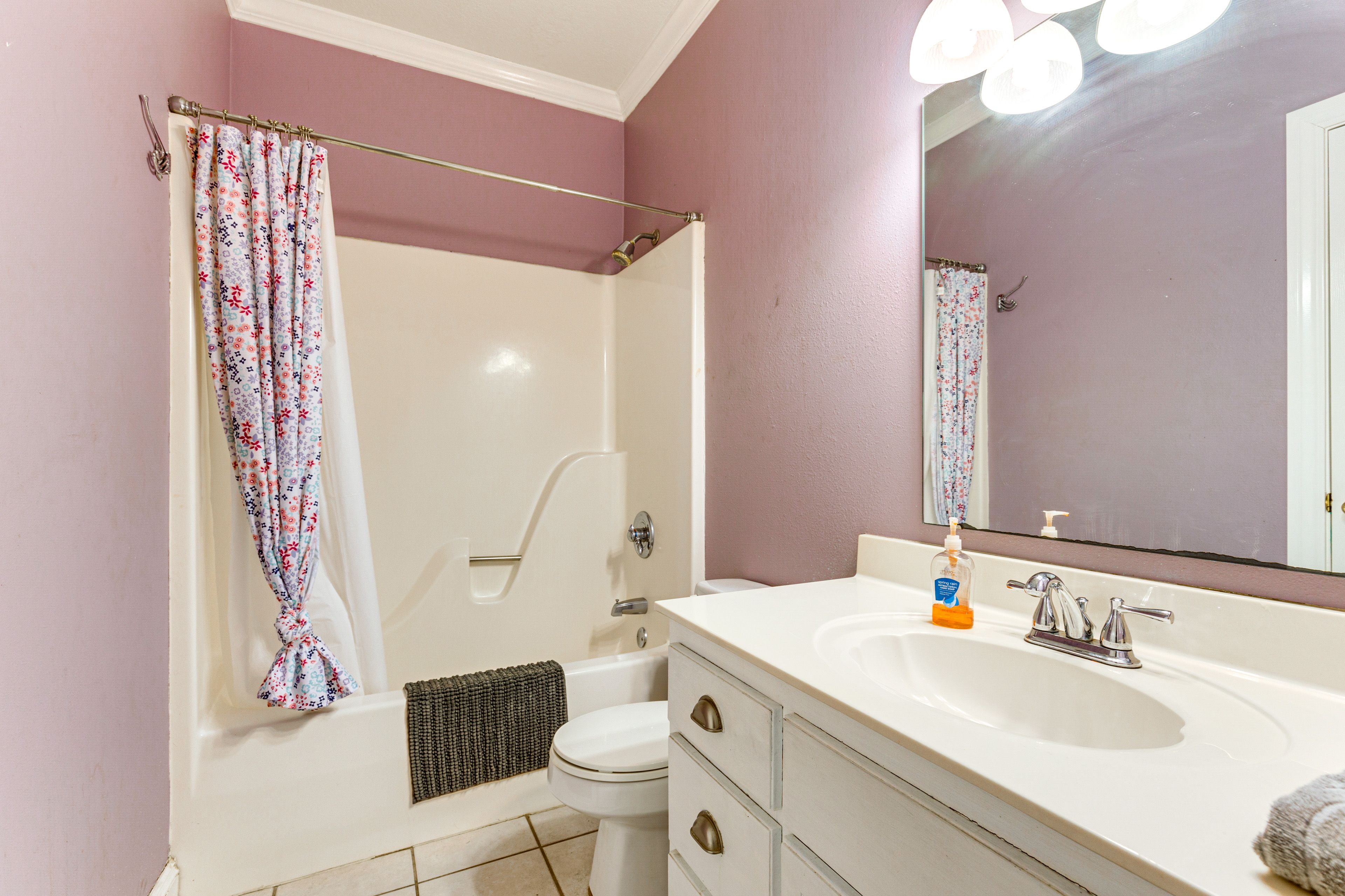 Full Bathroom | Shower/Tub Combo