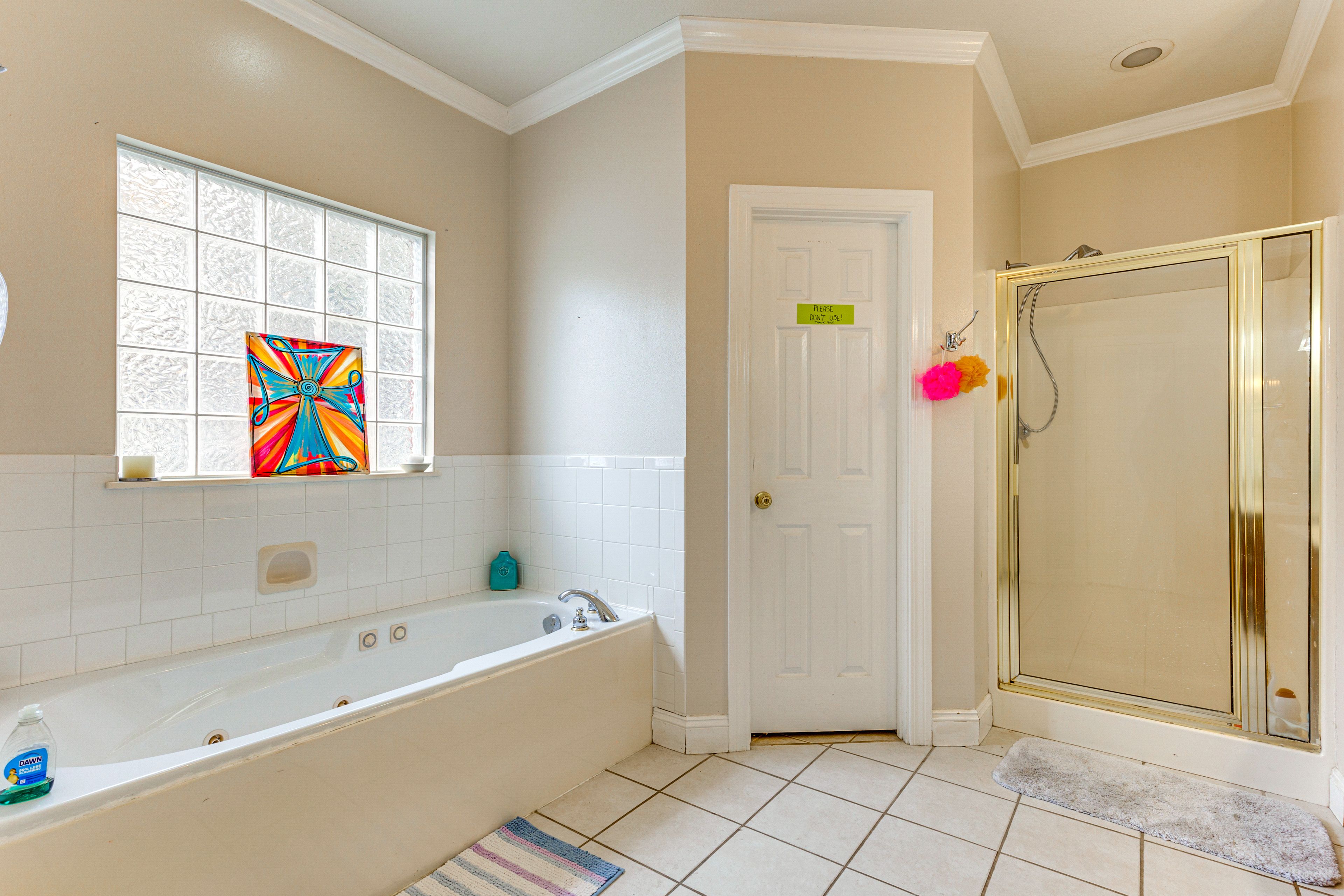 Full Bathroom | Separate Tub & Shower