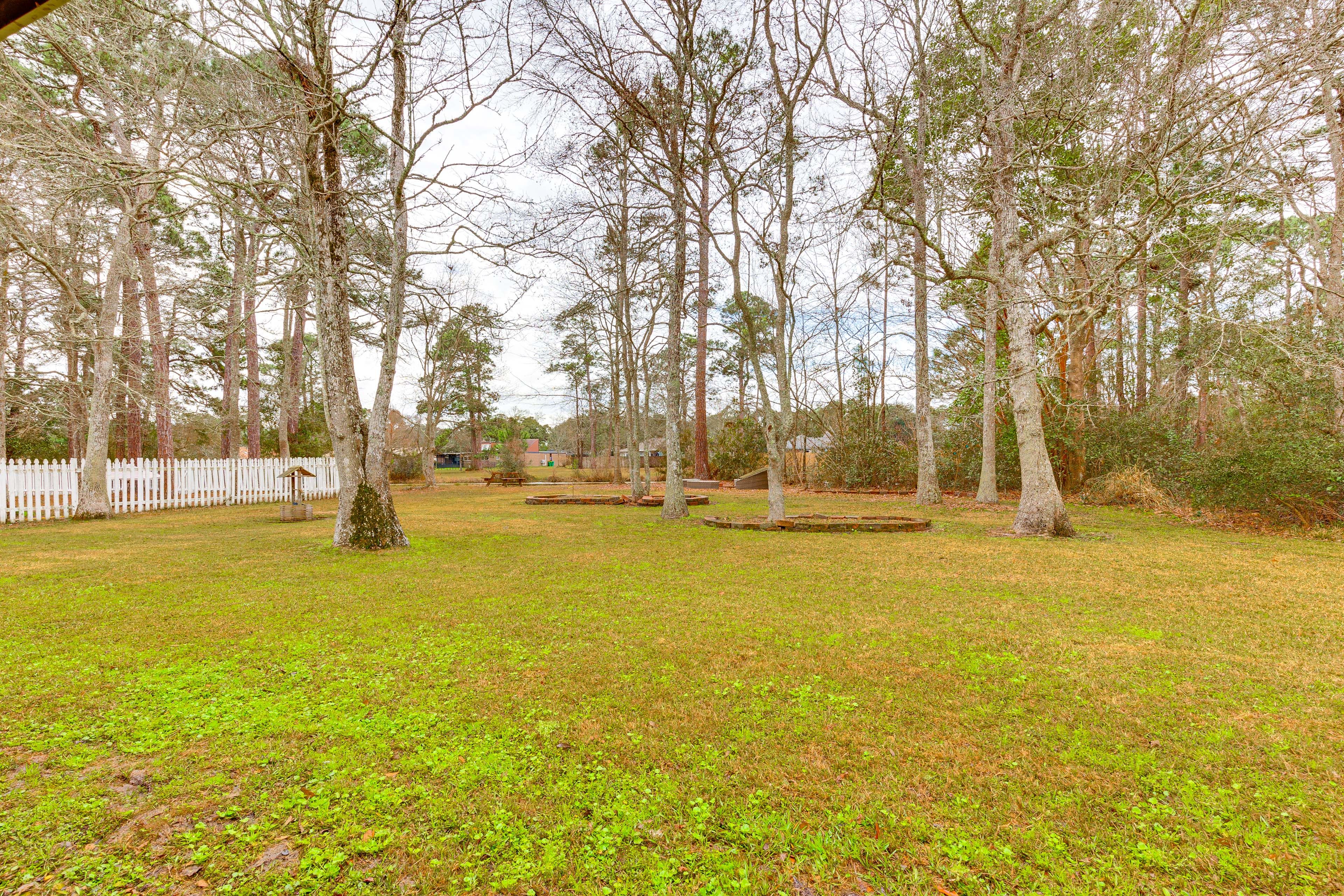 Private Backyard Area | Fishing Pond