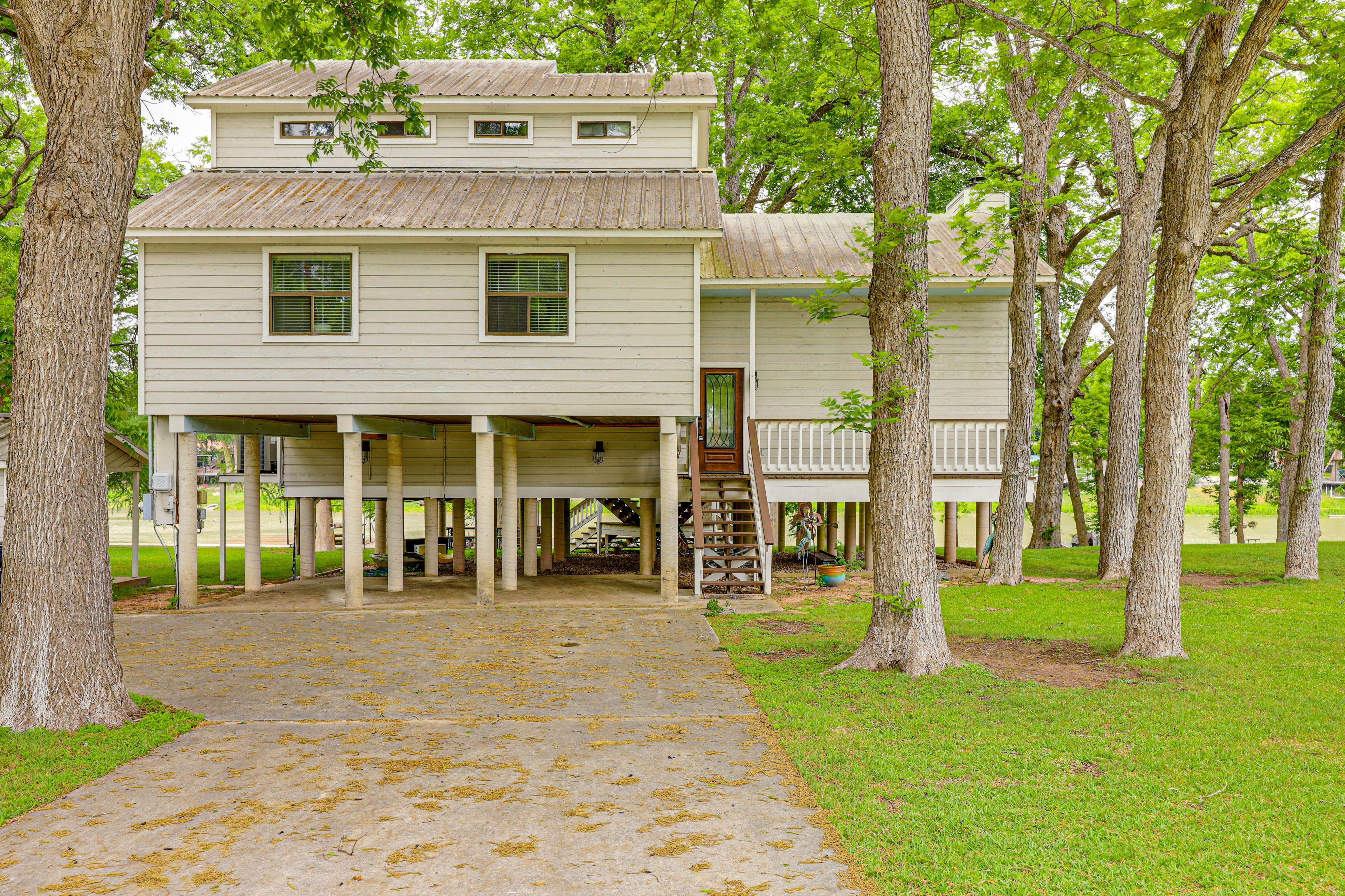 Parking | Driveway (4 Vehicles)