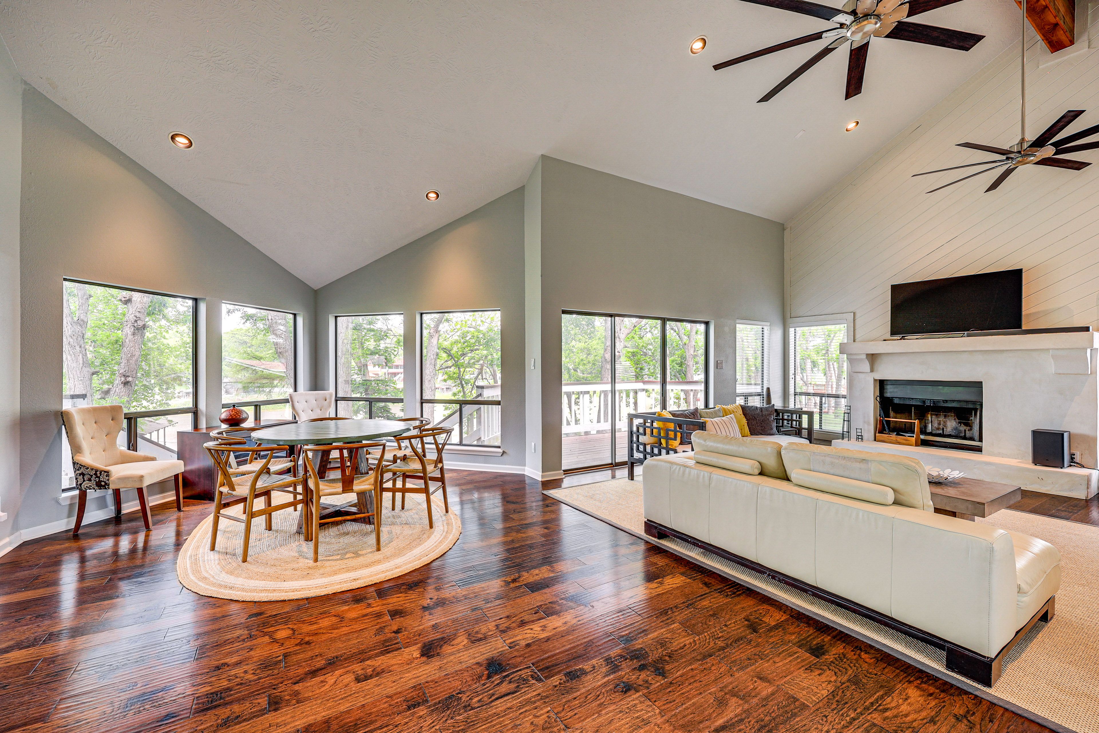 Living Room | Free WiFi | Central A/C & Heat | Smart TV | 1st Floor