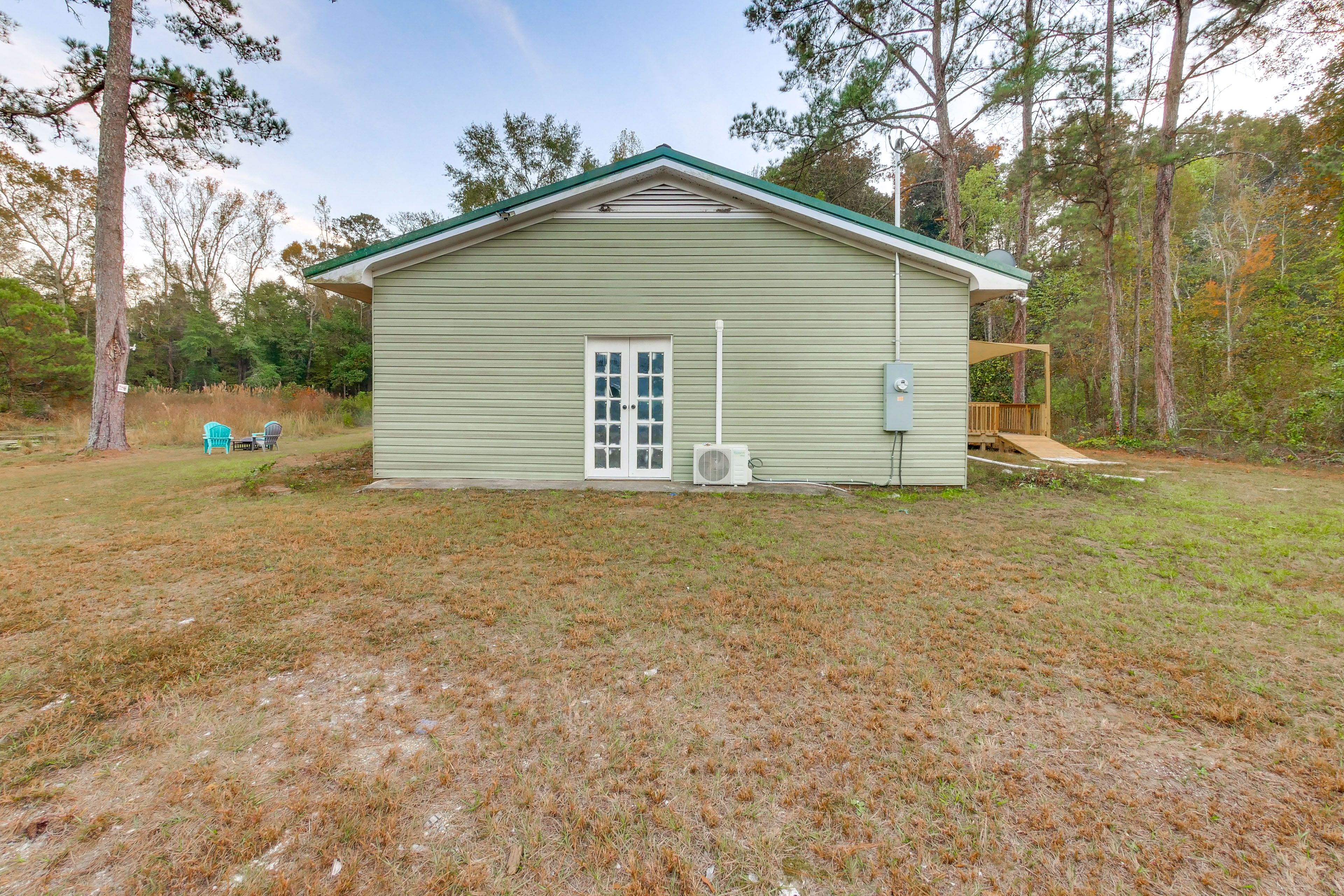 Parking | Driveway (4 Vehicles) | Free Street Parking