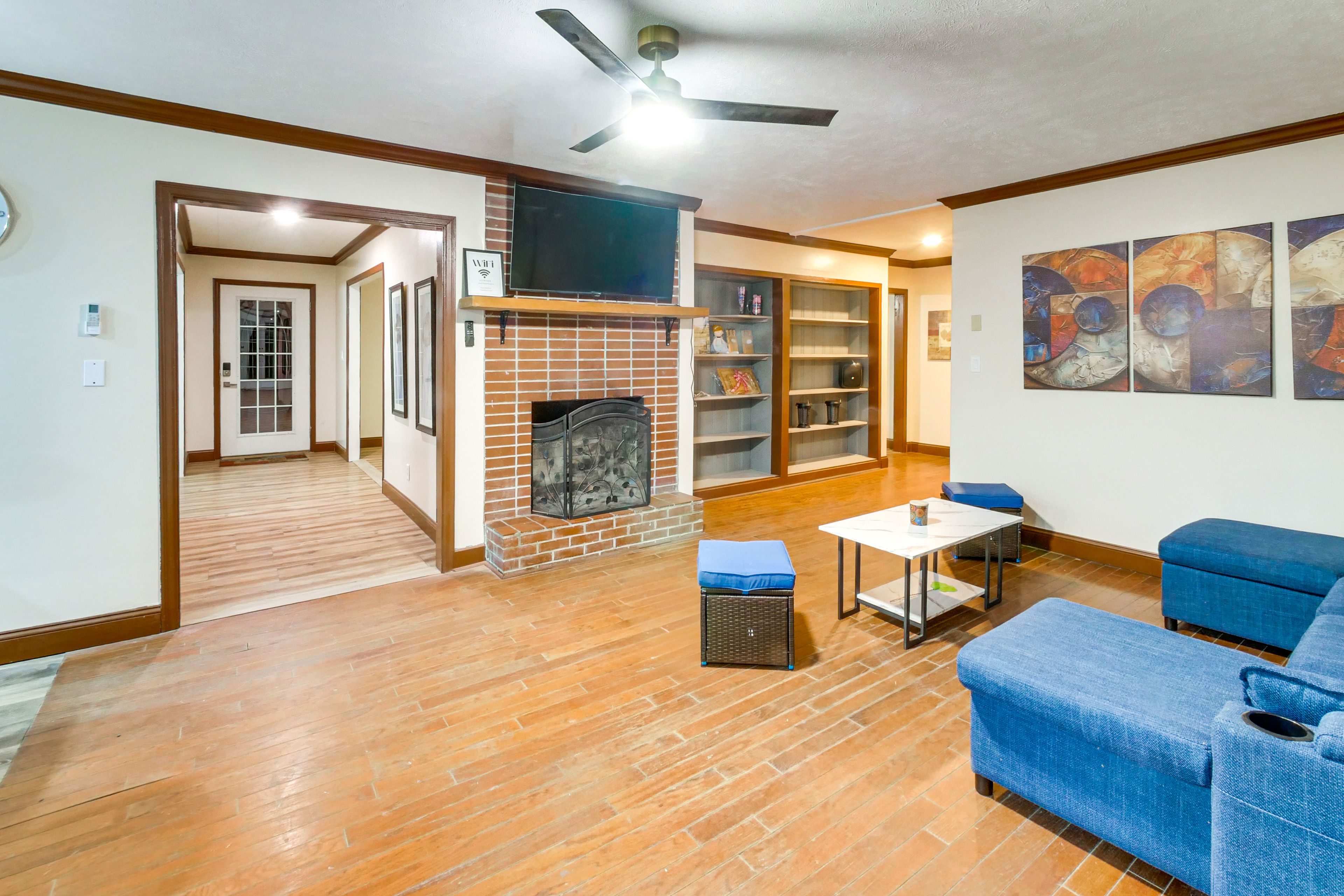 Living Room | Queen Sleeper Sofa | Wood-Burning Fireplace