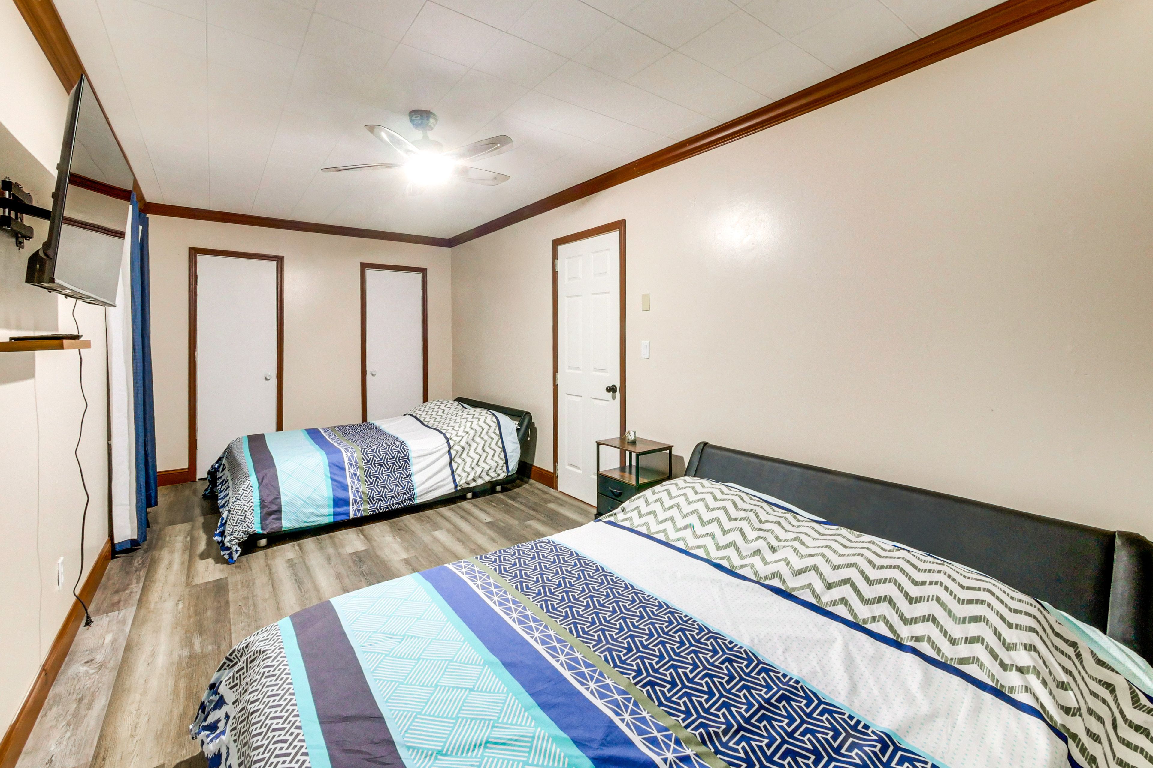 Bedroom 2 | Queen Bed | Full Bed