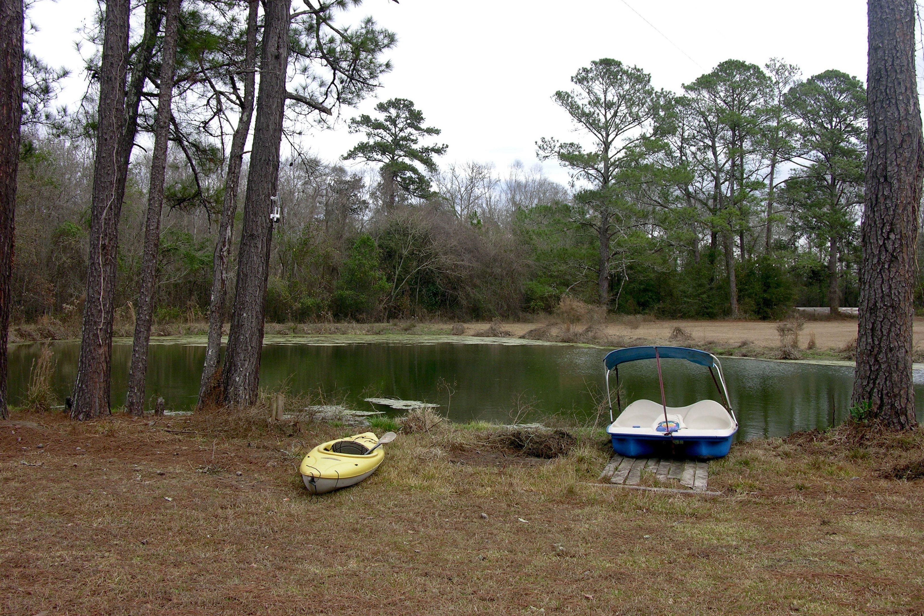 On-Site Pond | Kayaks, Paddleboat & Life Vests
