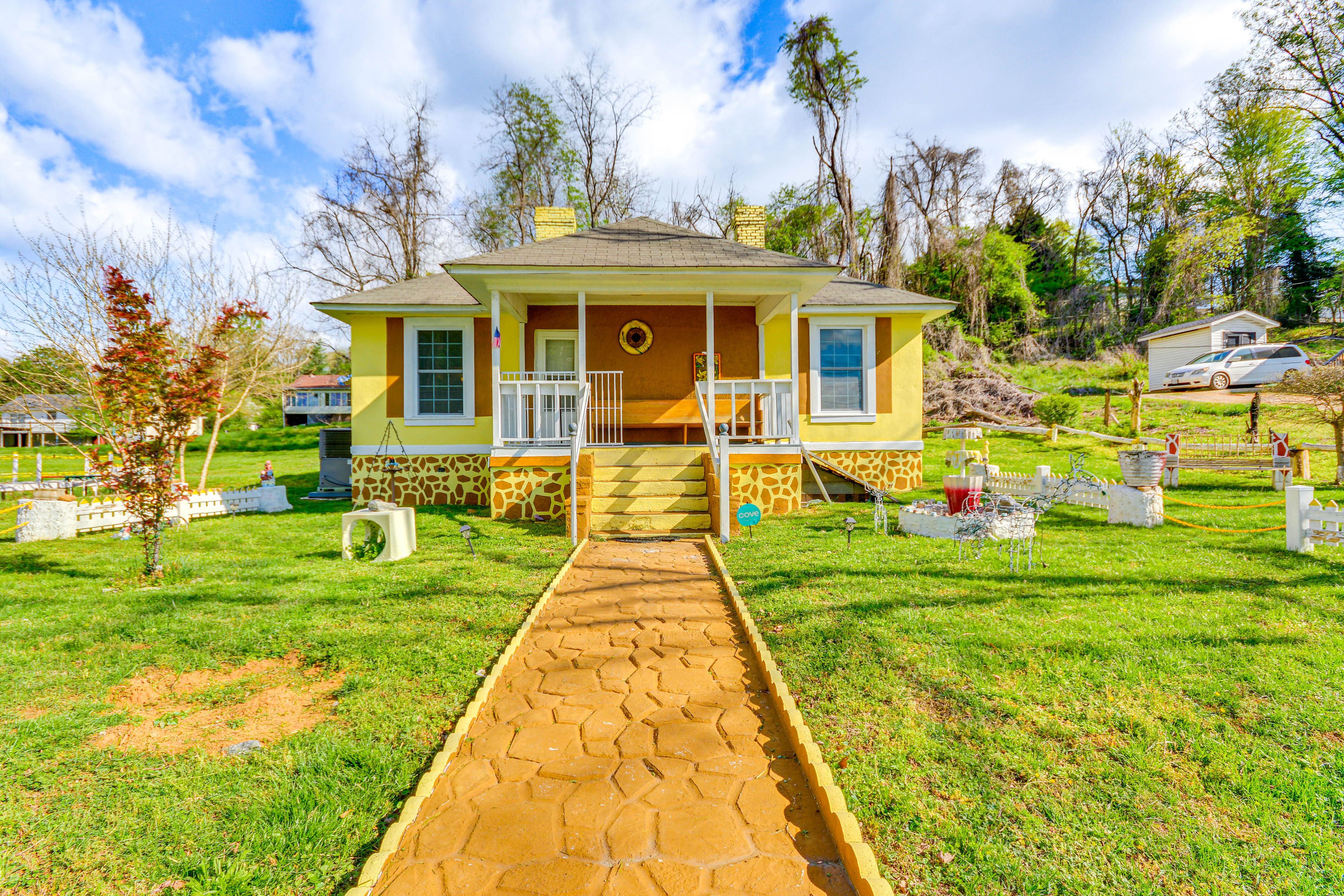 Martinsville Vacation Rental | 2BR | 1BA | 1,044 Sq Ft | 6 Steps to Enter