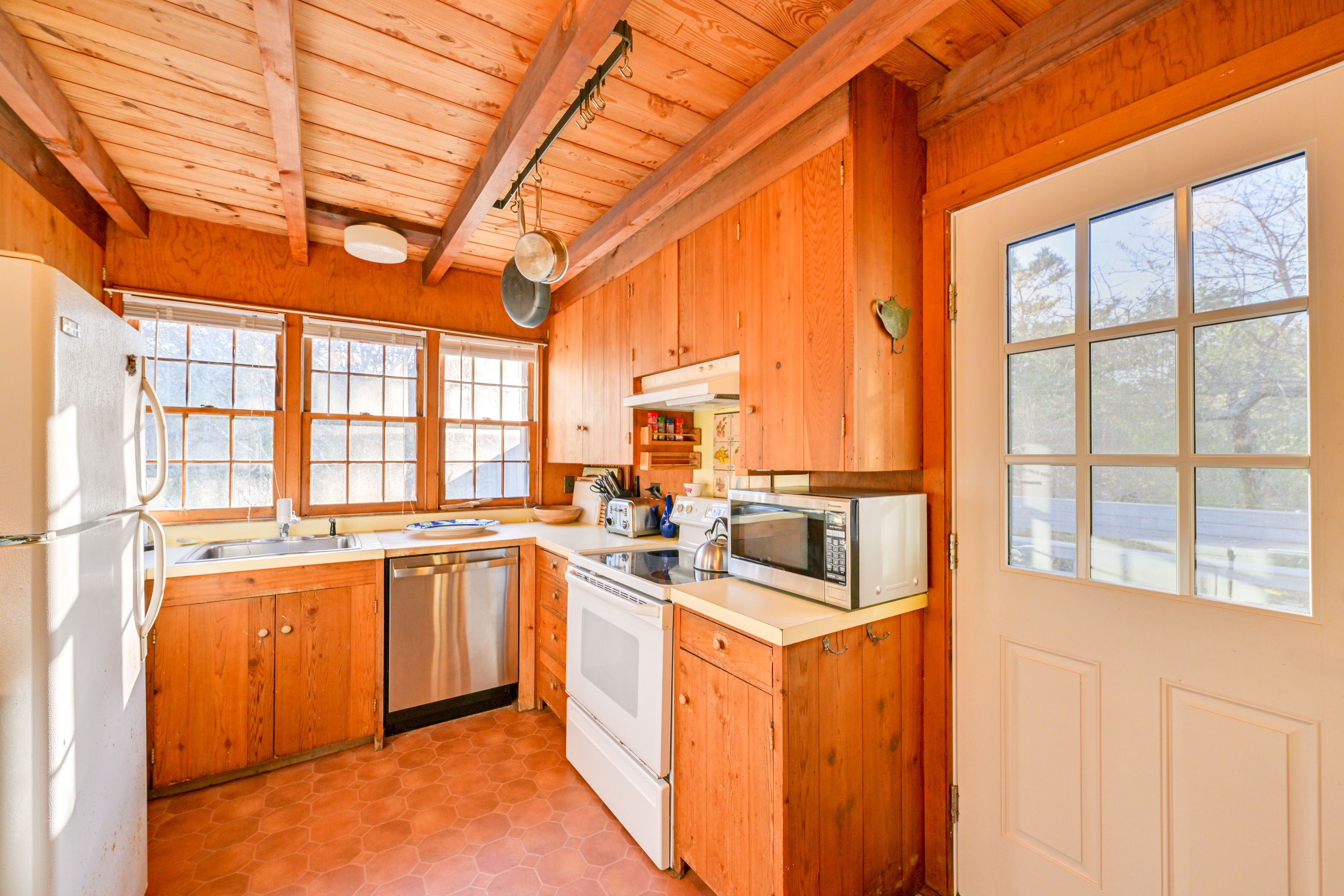Kitchen | Cooking Basics | Dishwasher | Toaster | Drip Coffee Maker | 1st Floor