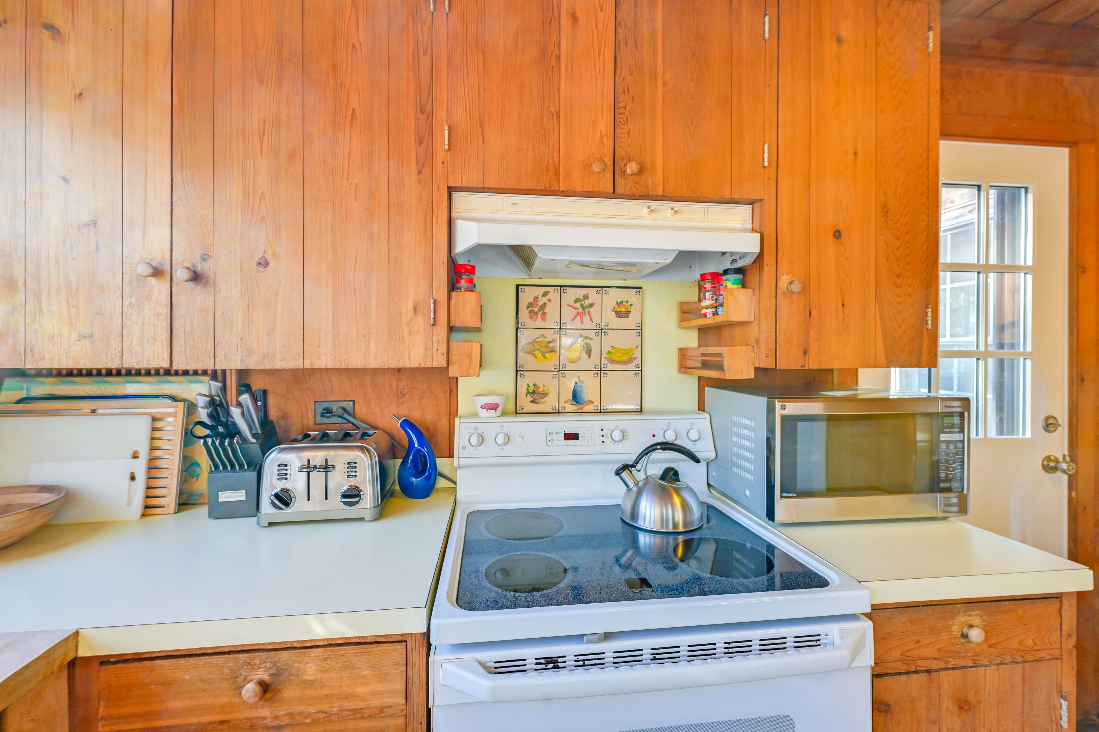Kitchen | Washer & Dryer | 1st Floor