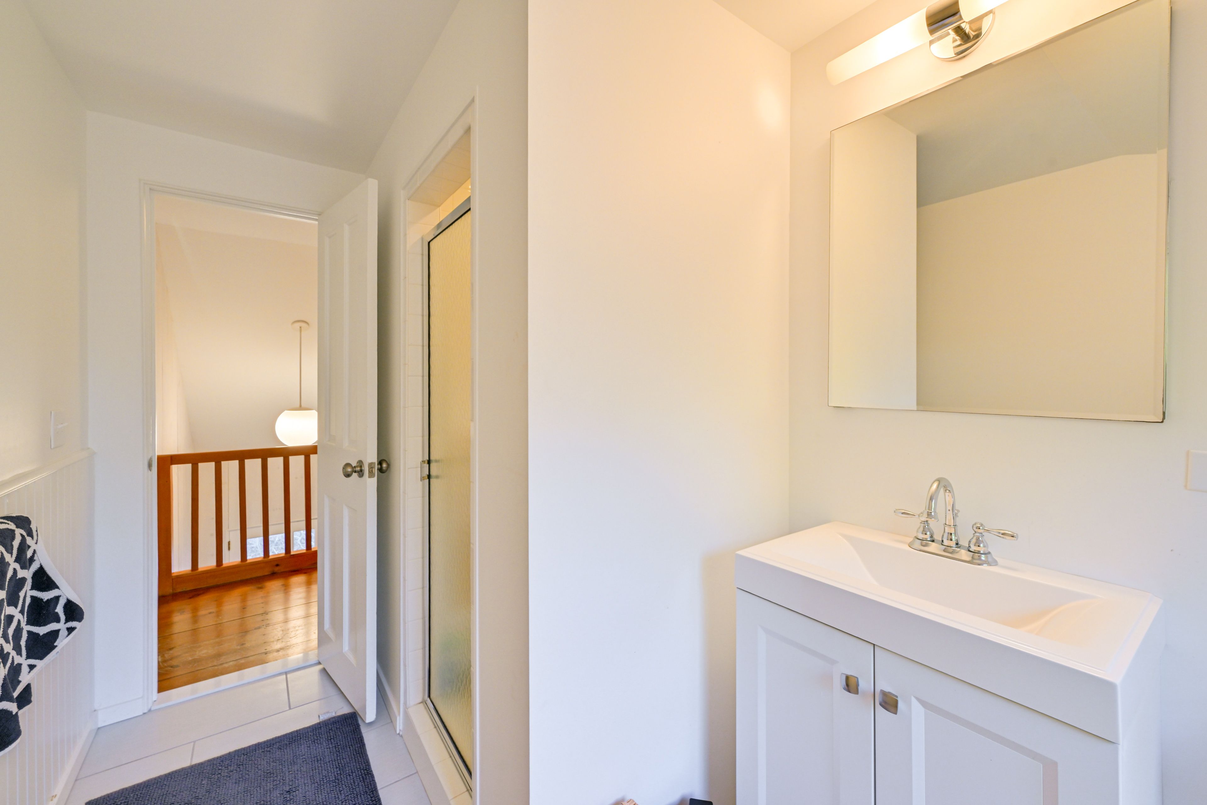 Full Bathroom | 2nd Floor