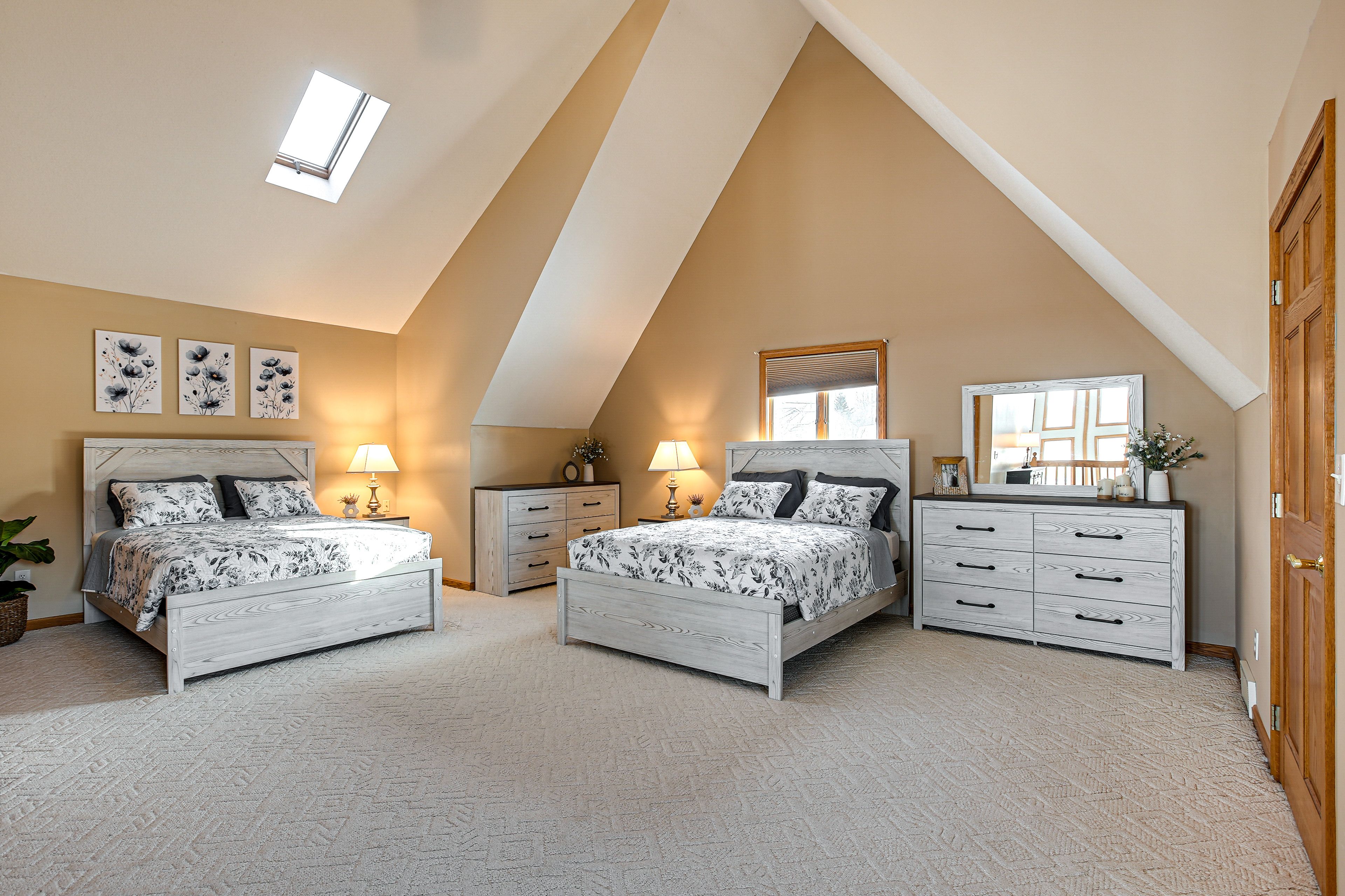 Bedroom | Loft | 2 Queen Beds | Upper Floor