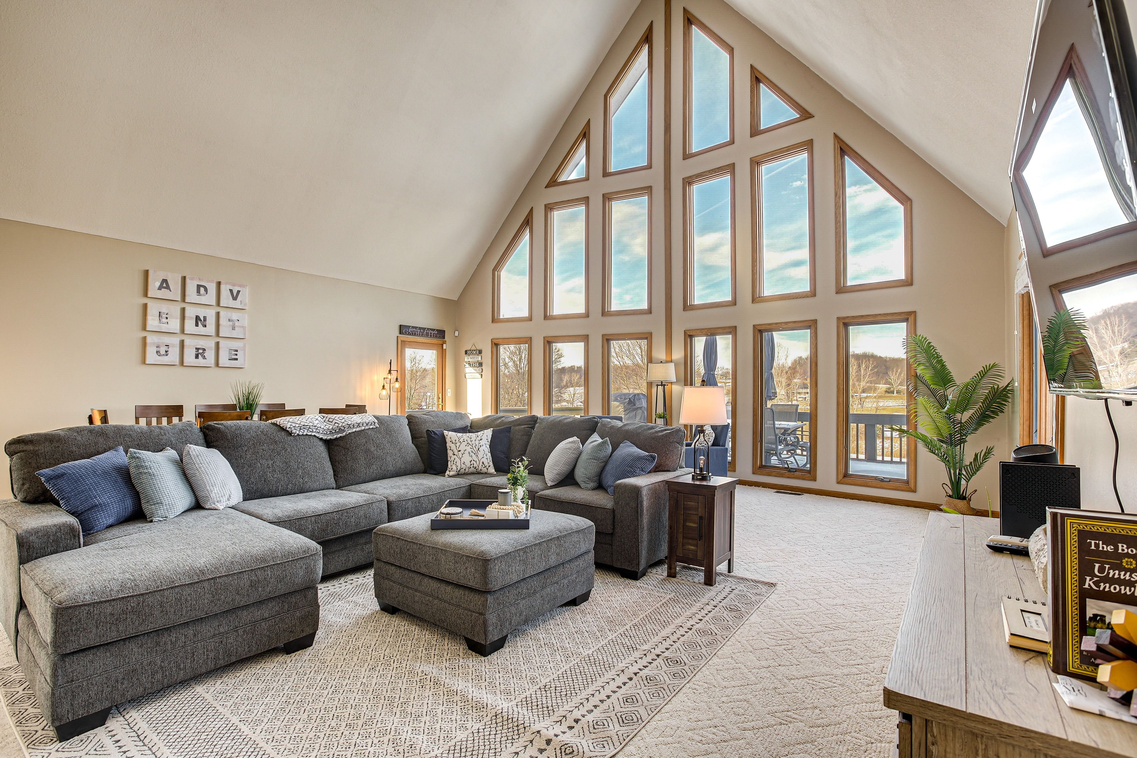 Howard Vacation Rental | 2BR | 3BA | 4,600 Sq Ft