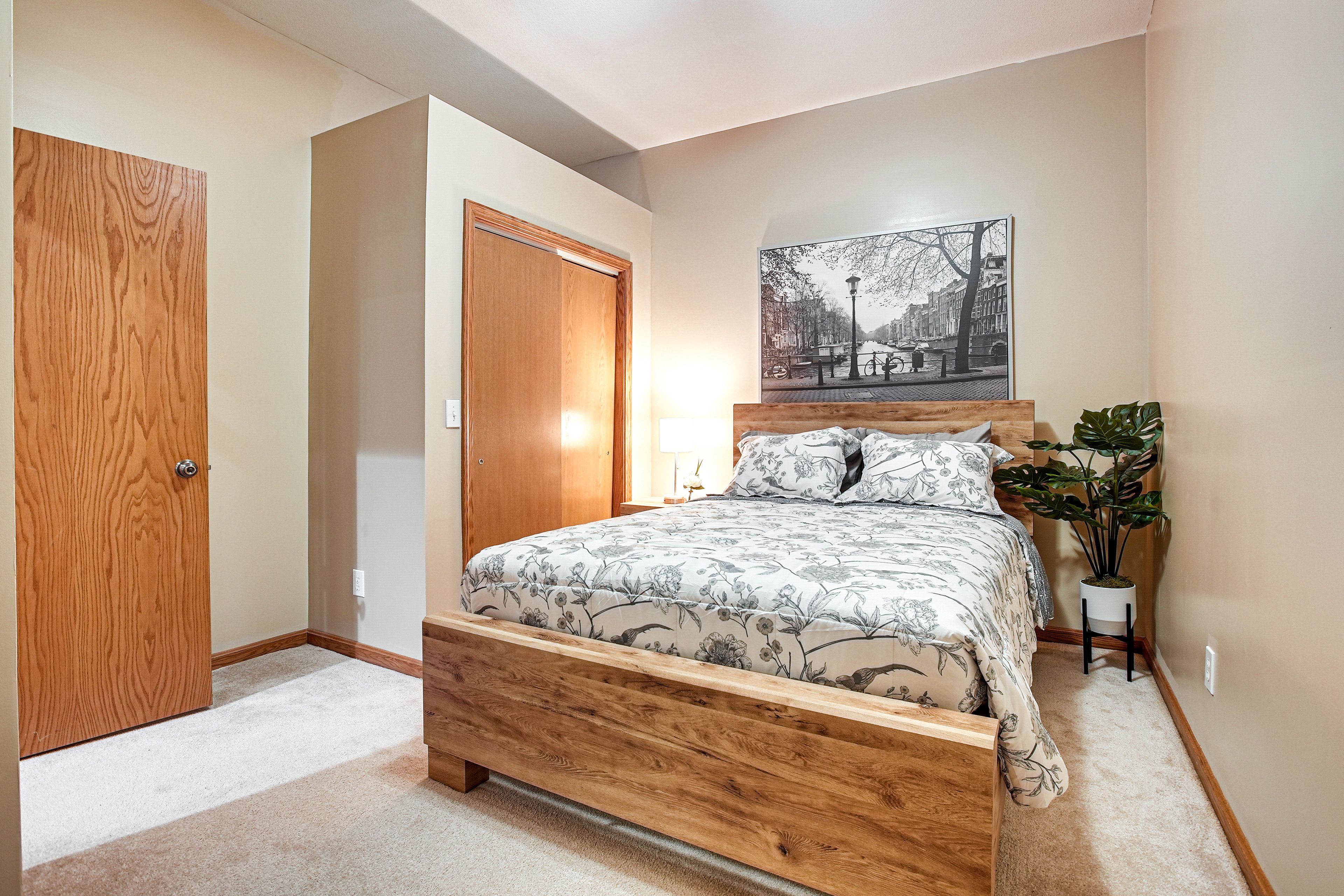 Bonus Room 2 | Queen Bed | Lower Floor