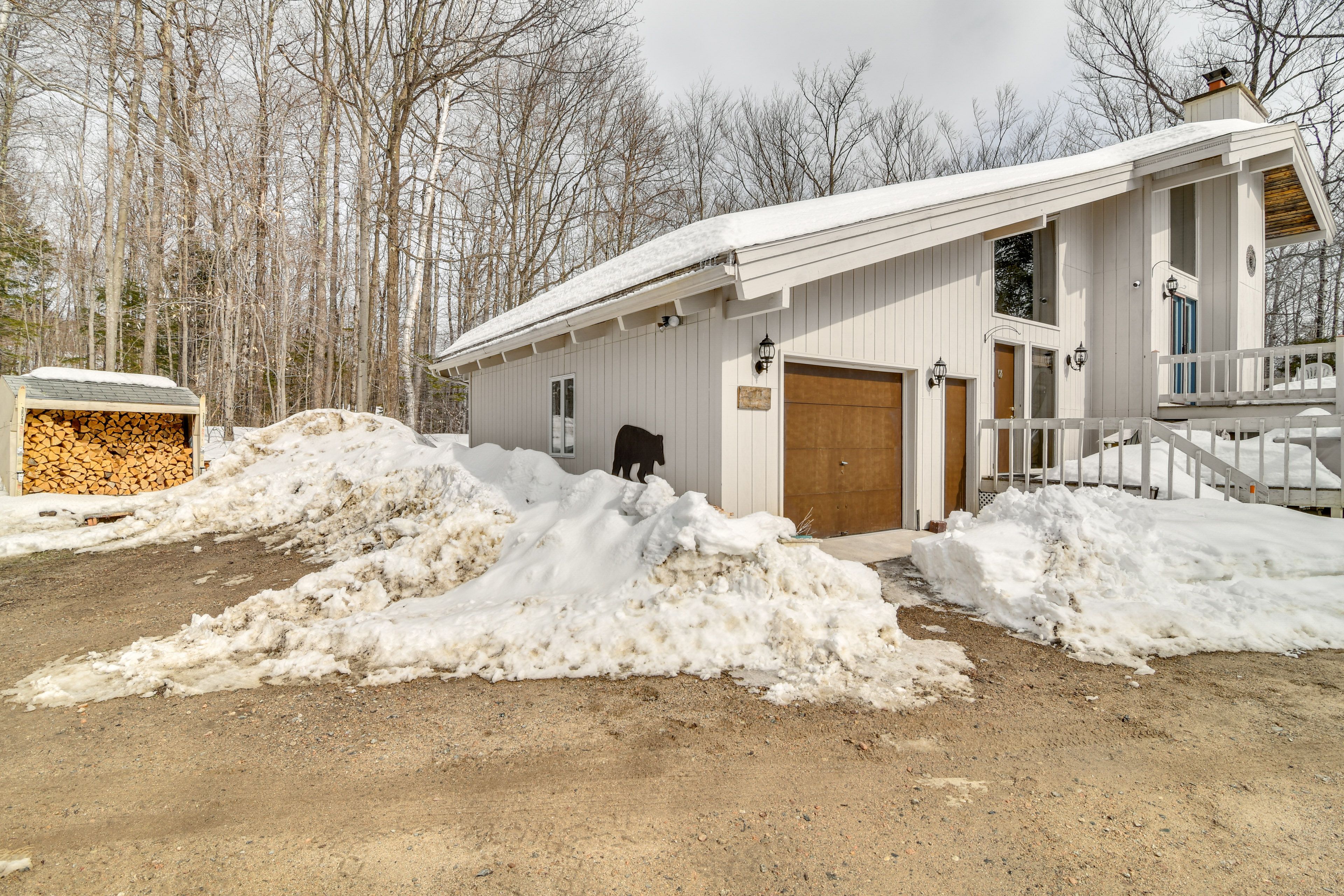 Parking | Driveway (4 Vehicles) | RV/Trailer Parking Available