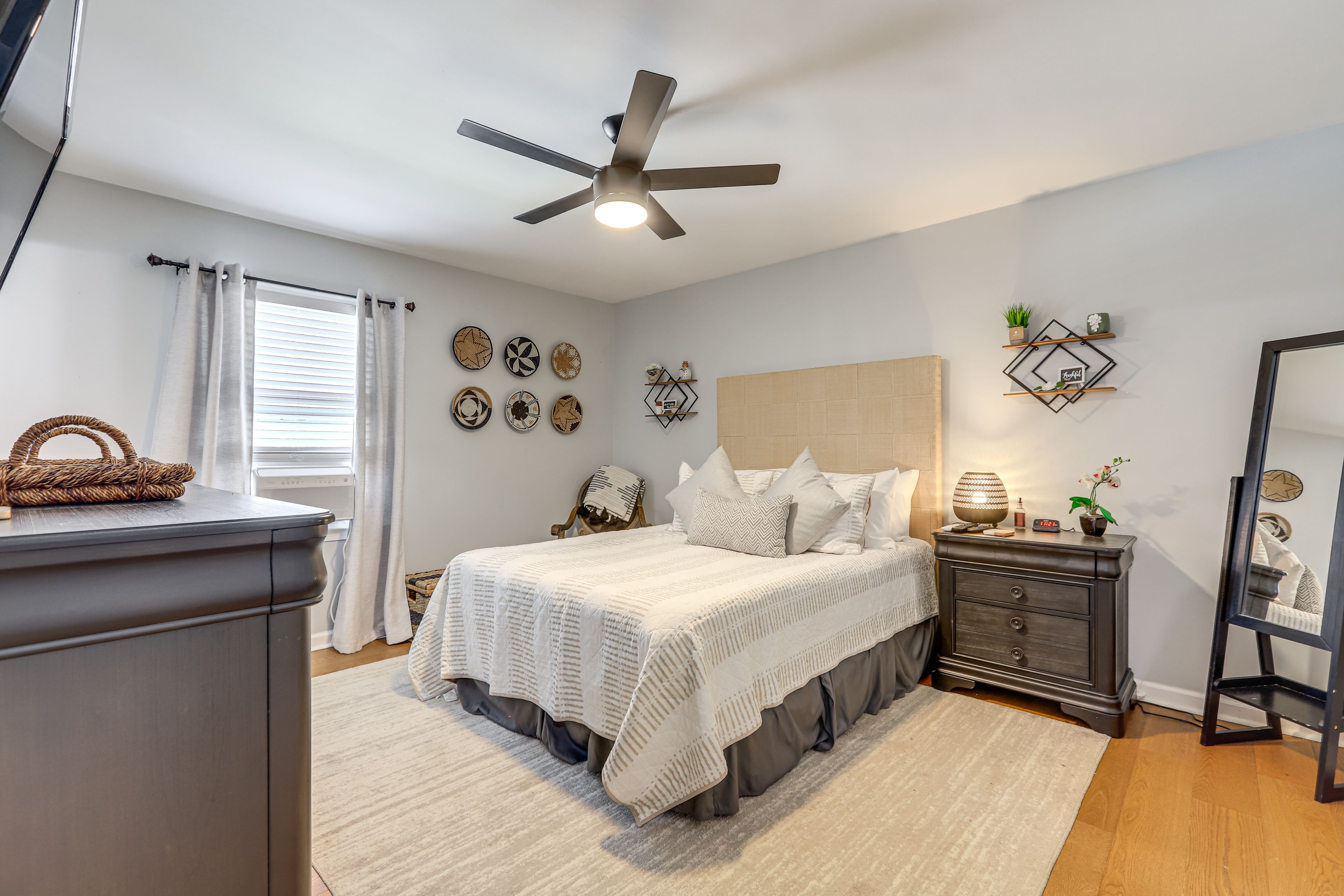 Bedroom 1 | 2nd Floor | Queen Bed | Smart TV | Linens Provided