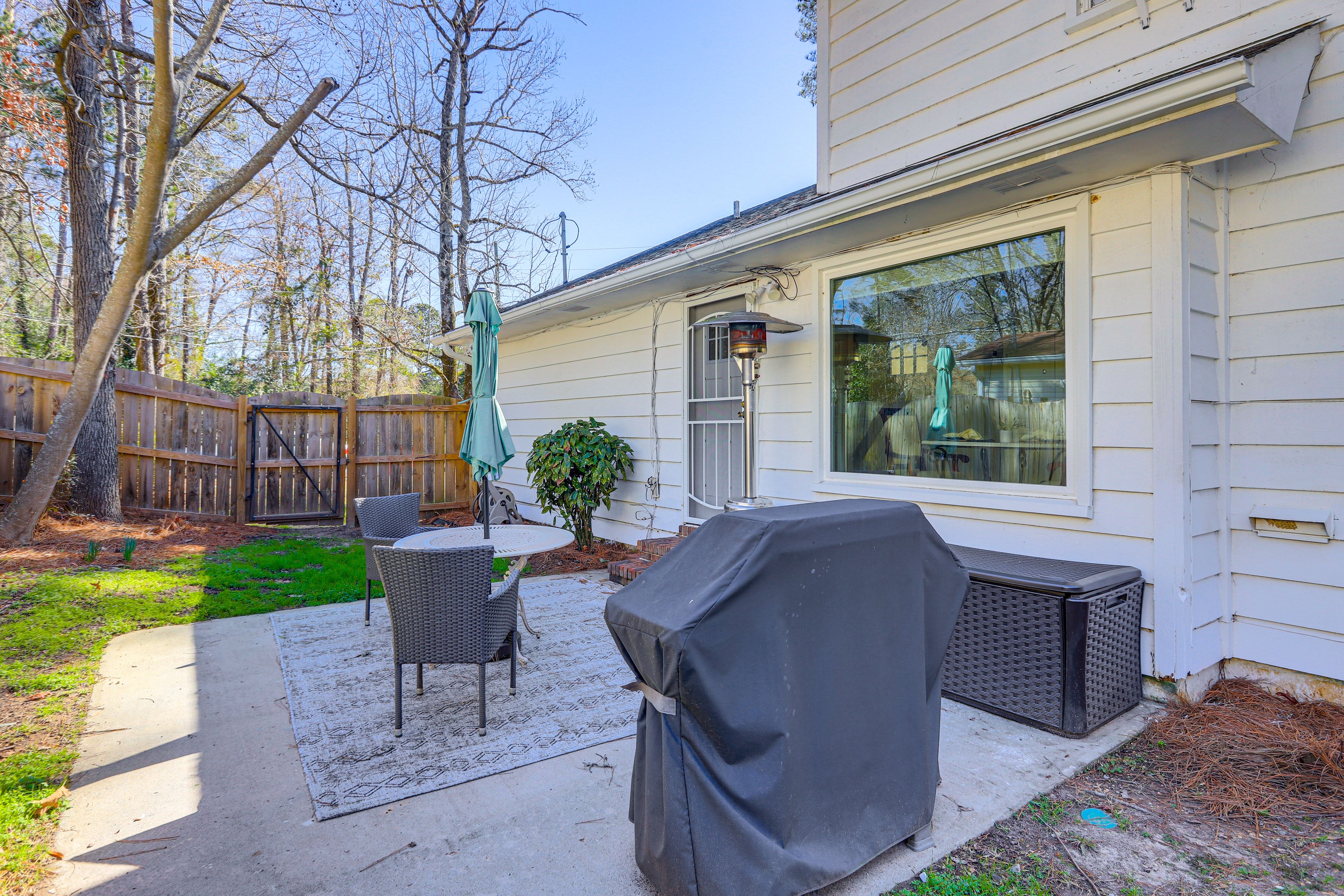 Private Patio | Outdoor Dining | Gas Grill