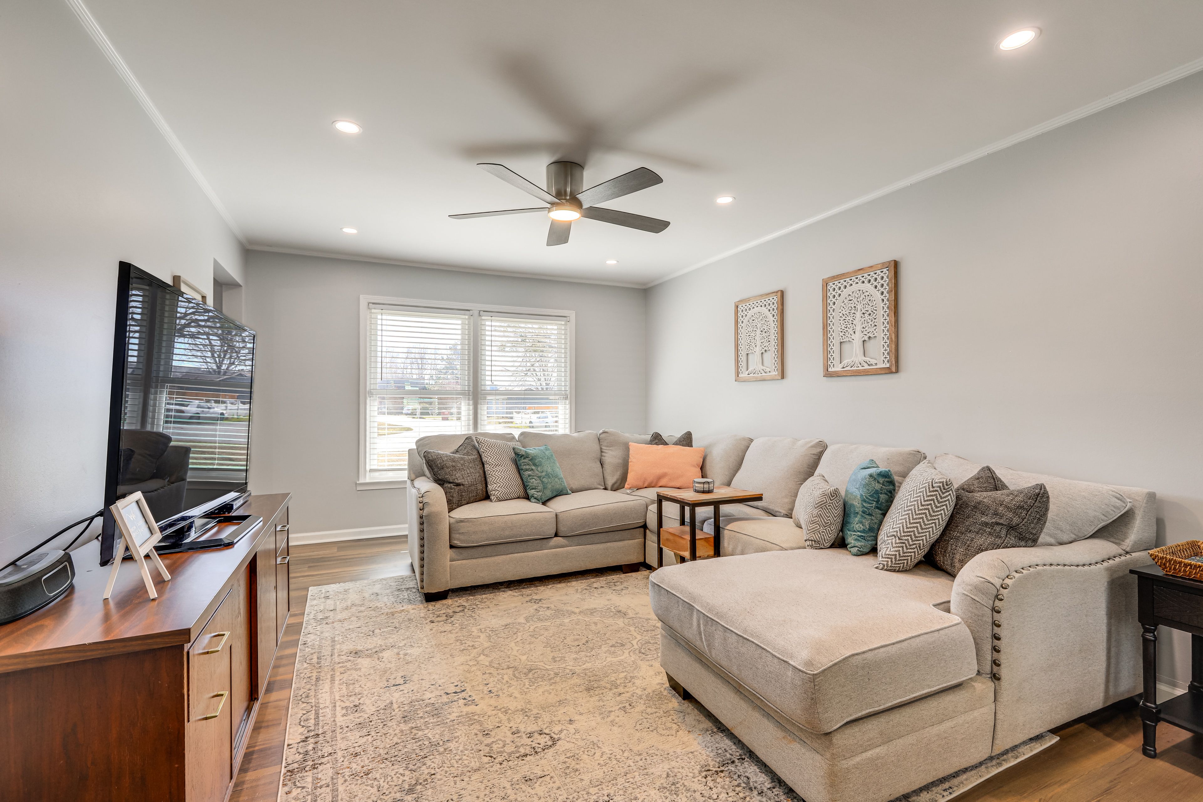 Living Room | 1st Floor | Smart TV | Free WiFi