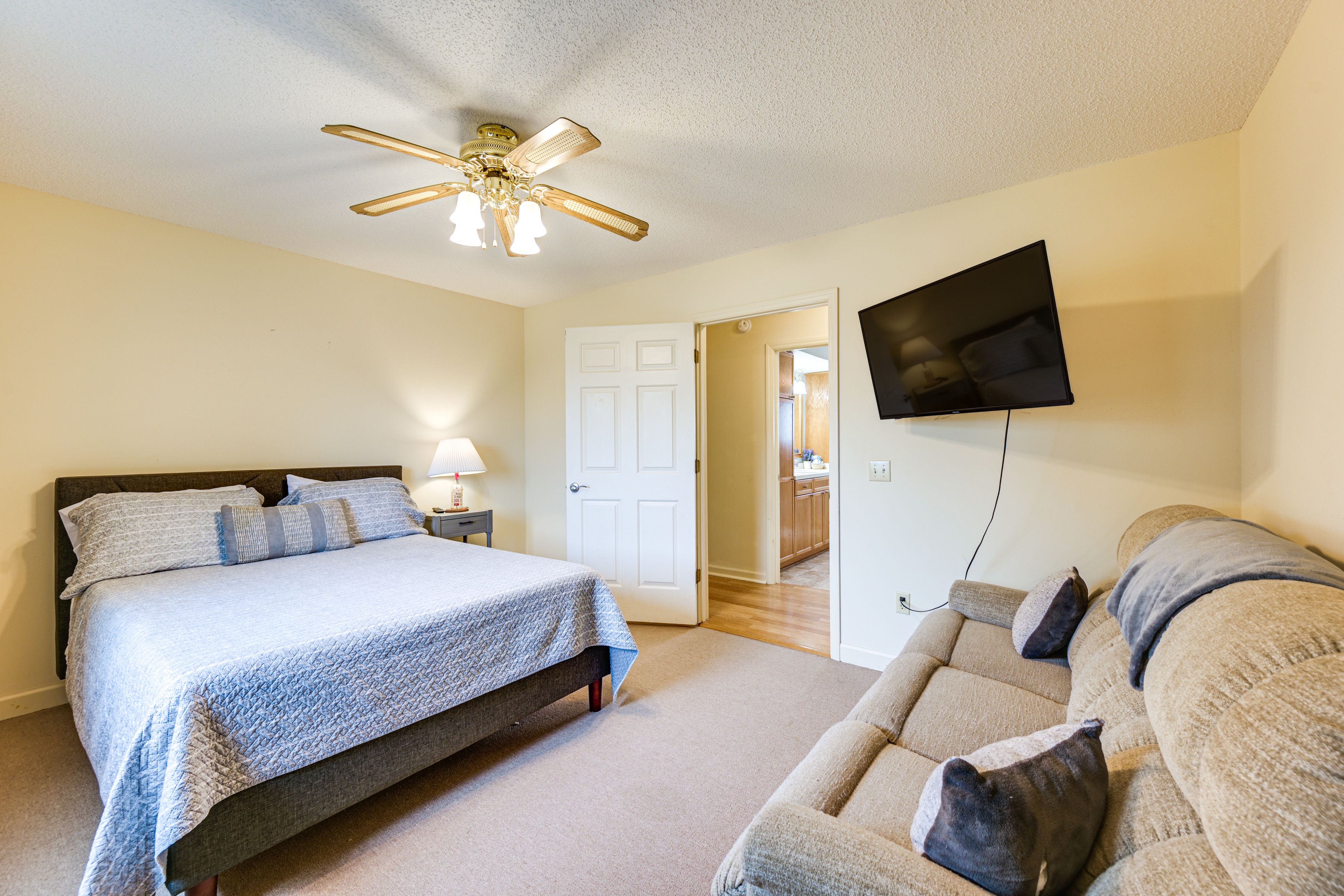 Bedroom 2 | Queen Bed