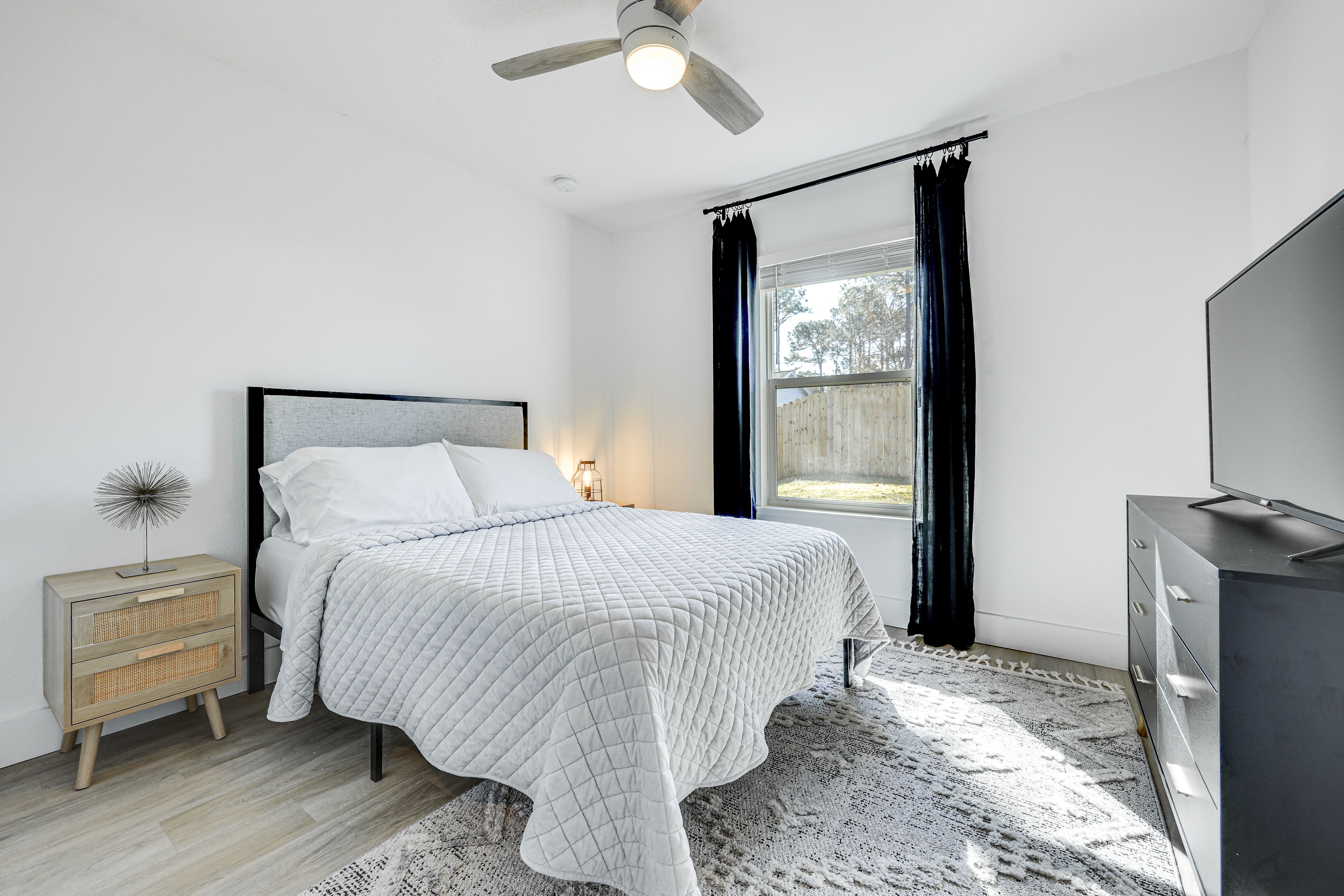 Bedroom 2 | Full Bed | Hangers