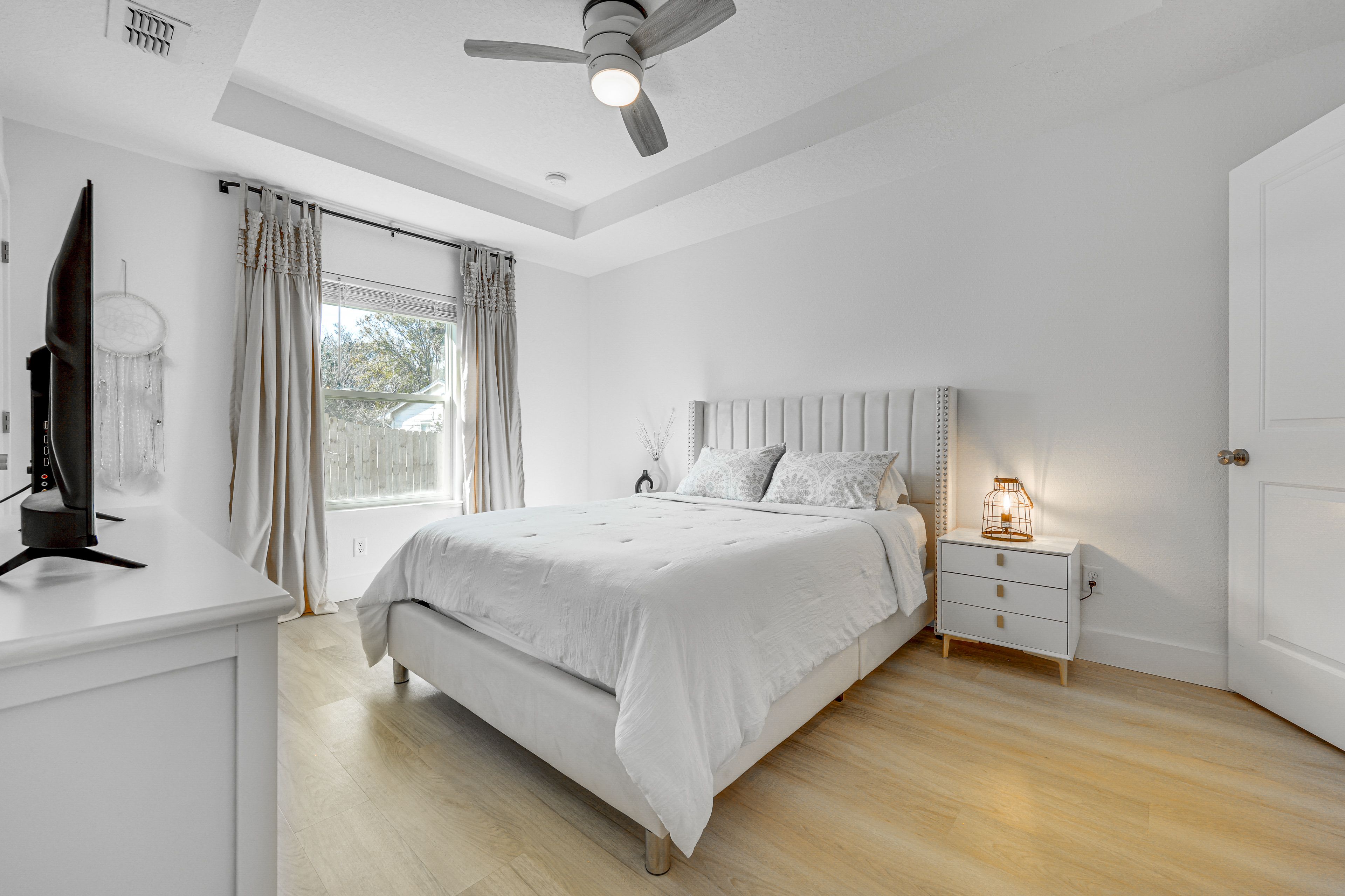 Bedroom 1 | Queen Bed | Linens Provided | En-Suite Bathroom | Walk-In Closet