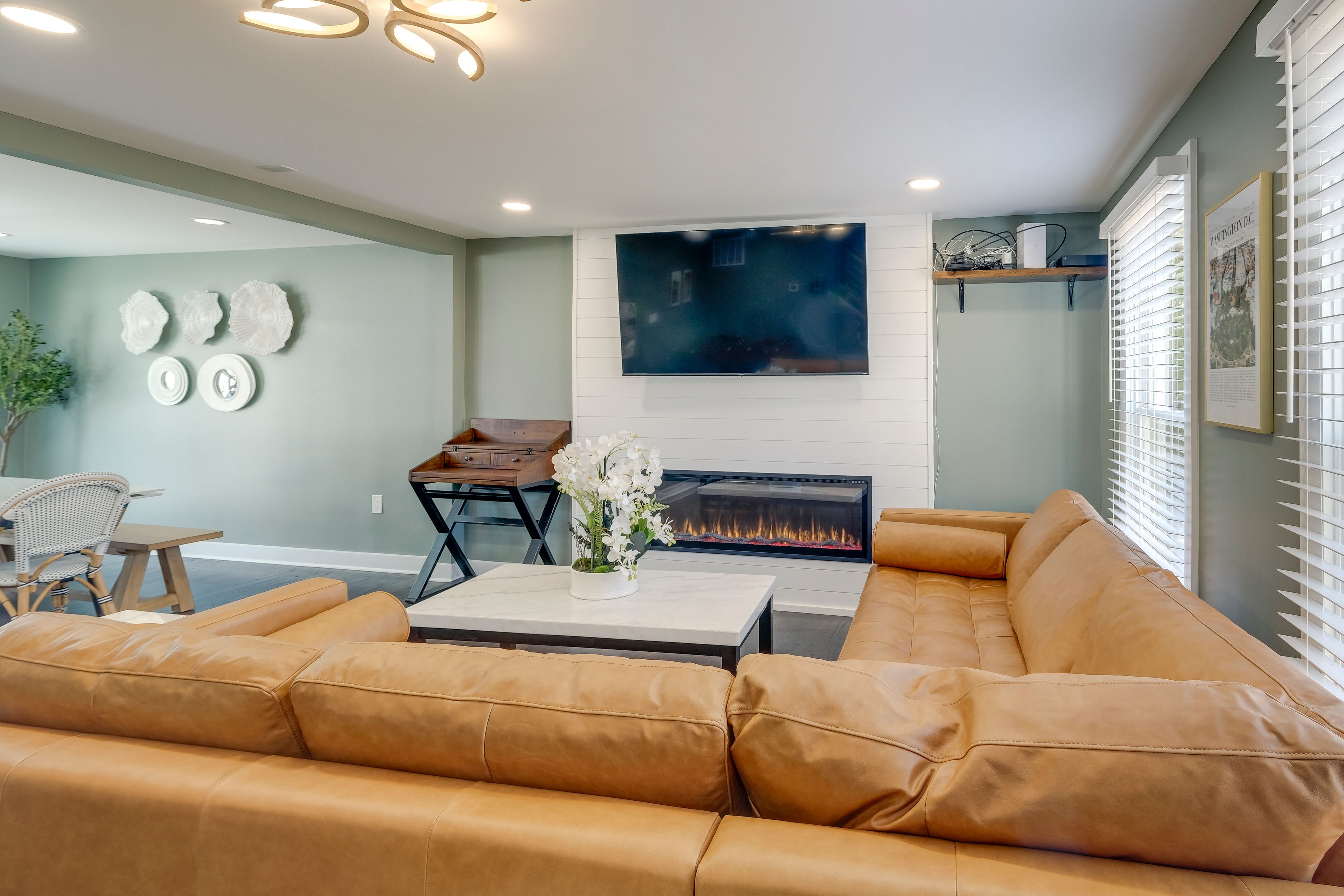 Living Room | Free WiFi | Smart TV | Foosball Table | 1st Floor