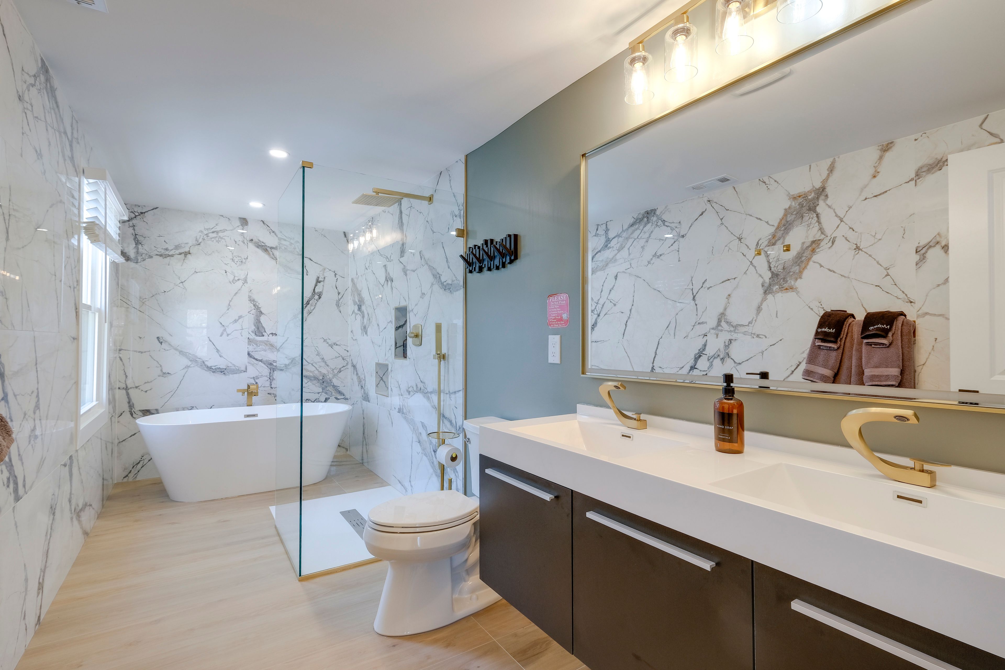 Full Bathroom | 2nd Floor