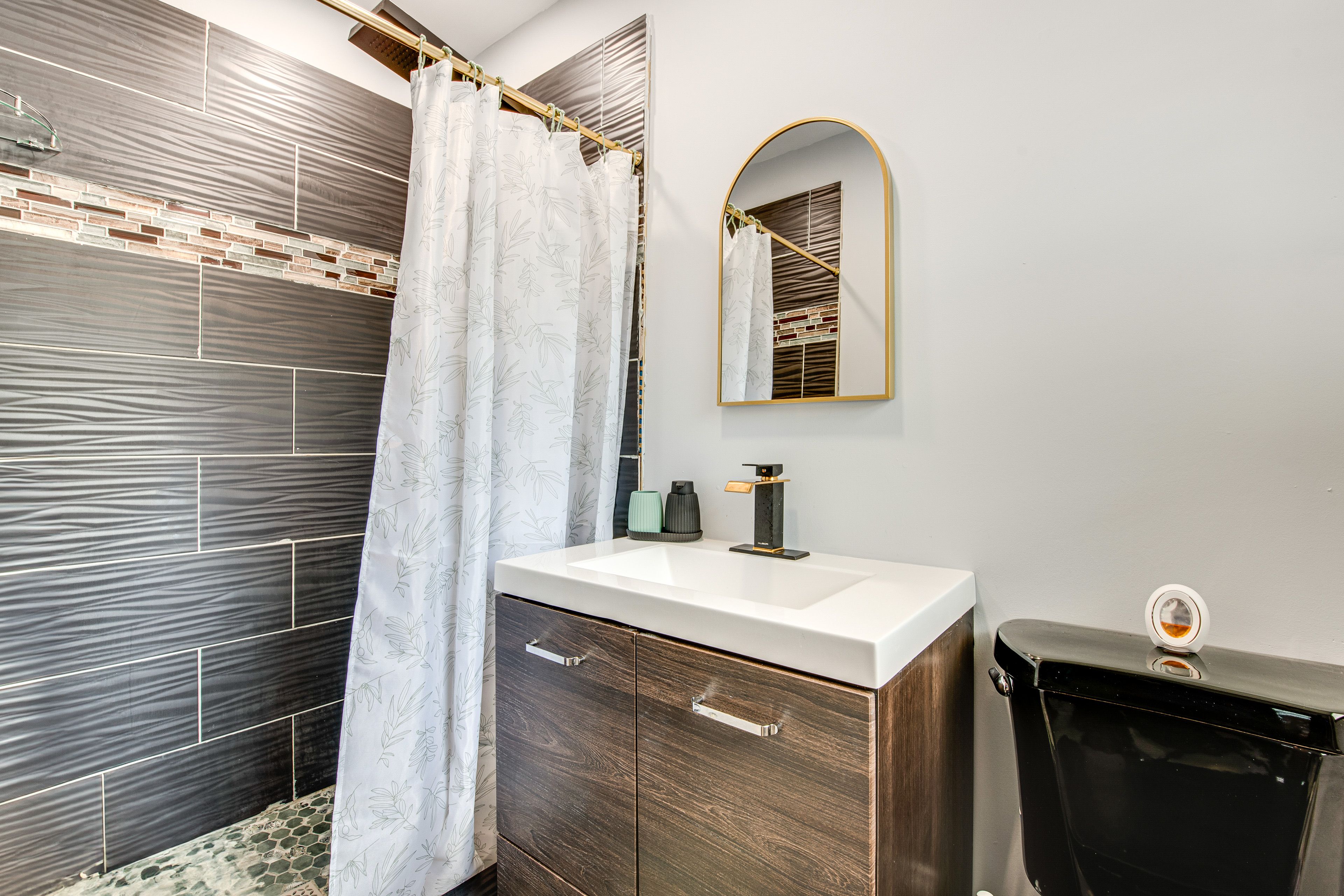En-Suite Bathroom | 2nd Floor