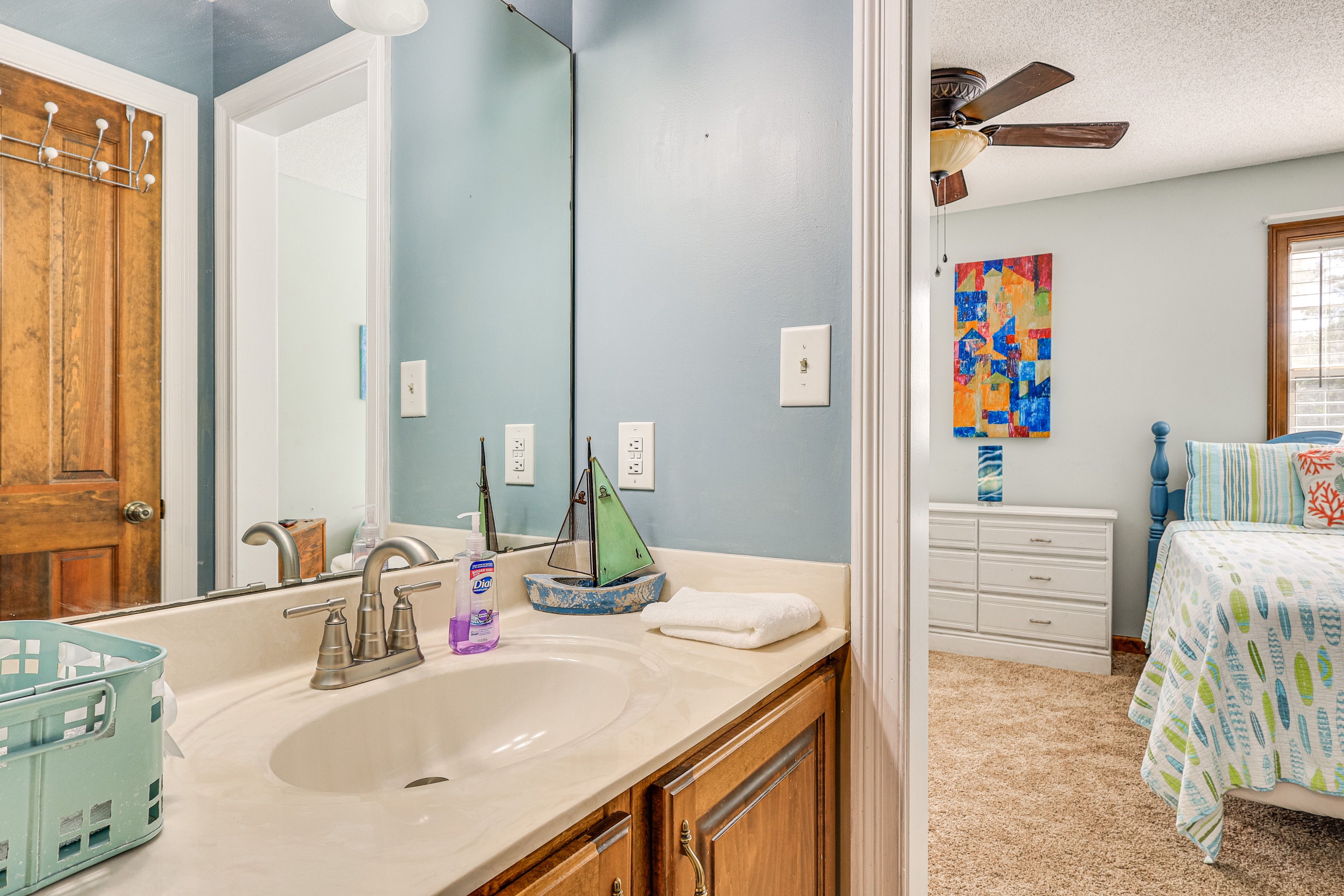 Full Bathroom | Towels Provided