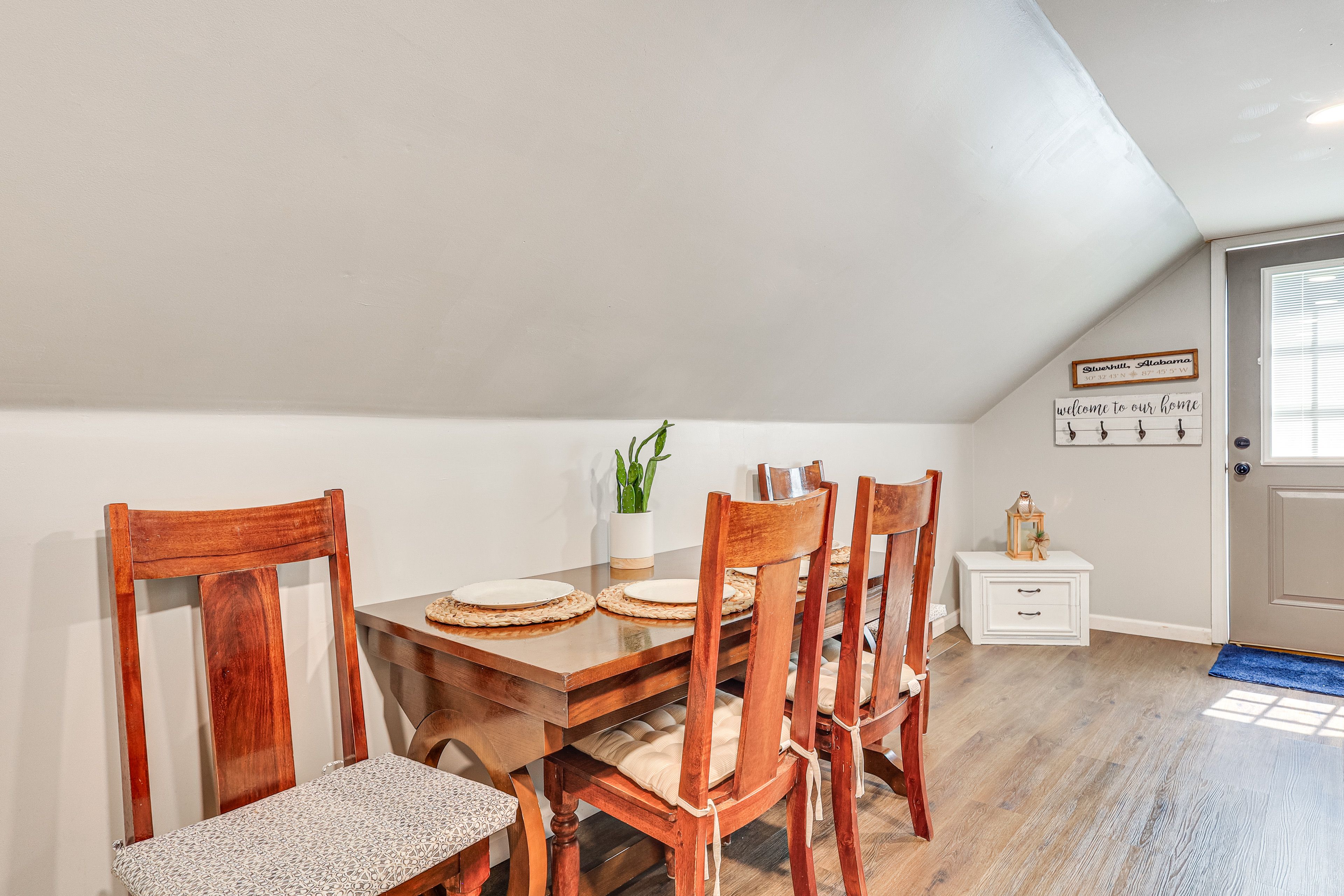 Dining Area | Dishware & Flatware