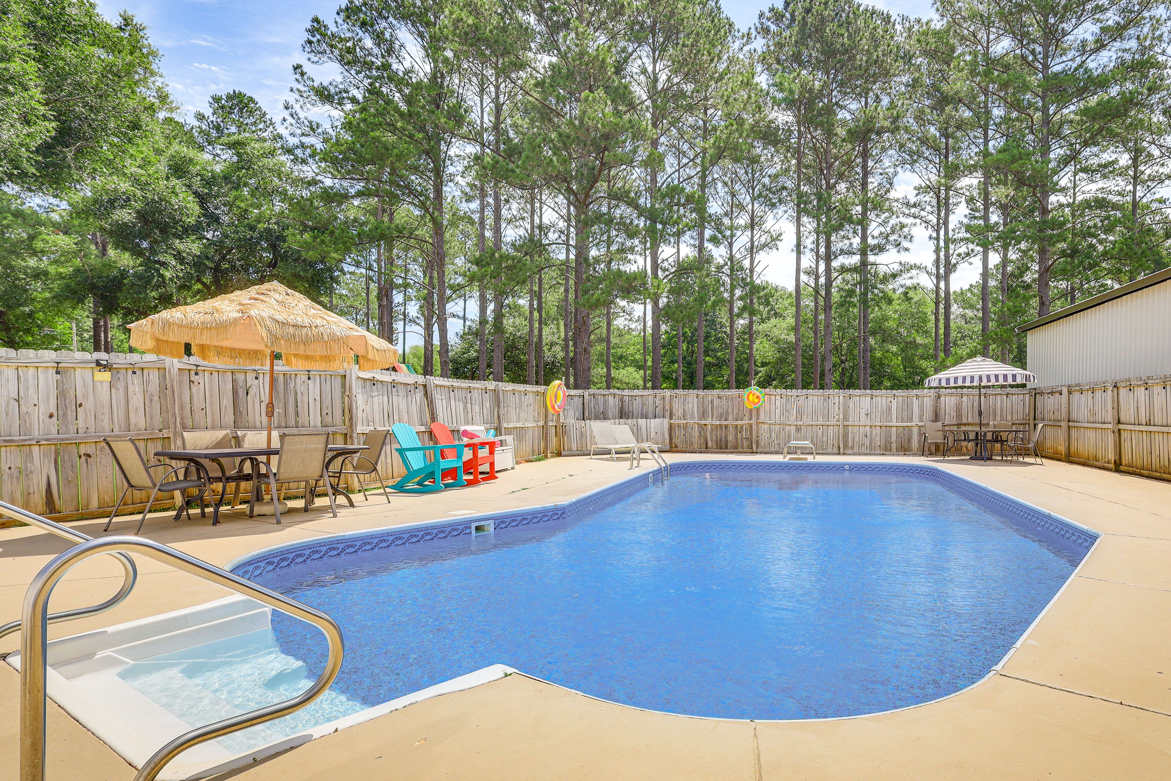 Silverhill Vacation Rental | 2BR | 1BA | Steps to Enter | 1,250 Sq Ft