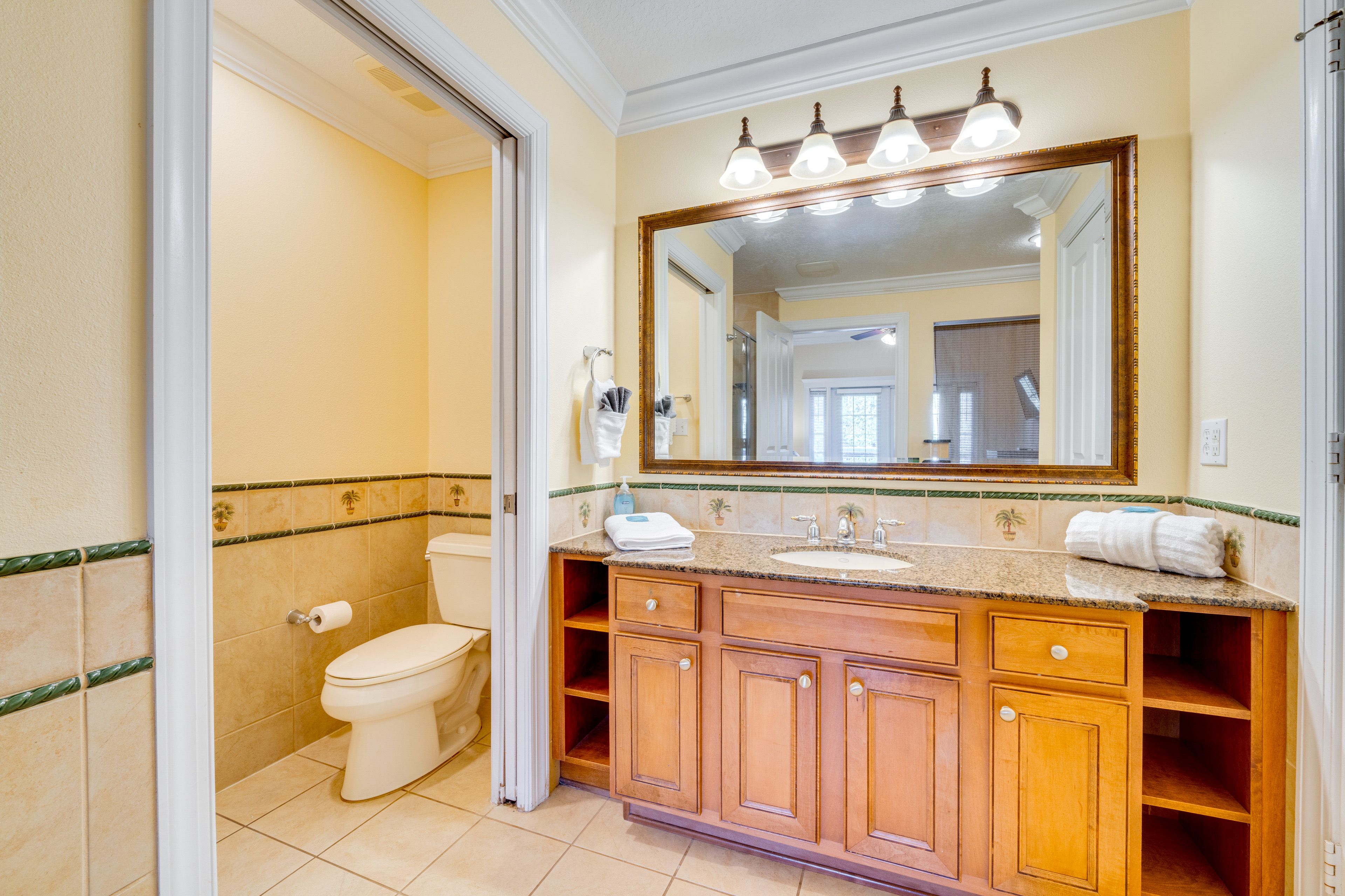Full Bathroom | Towels Provided