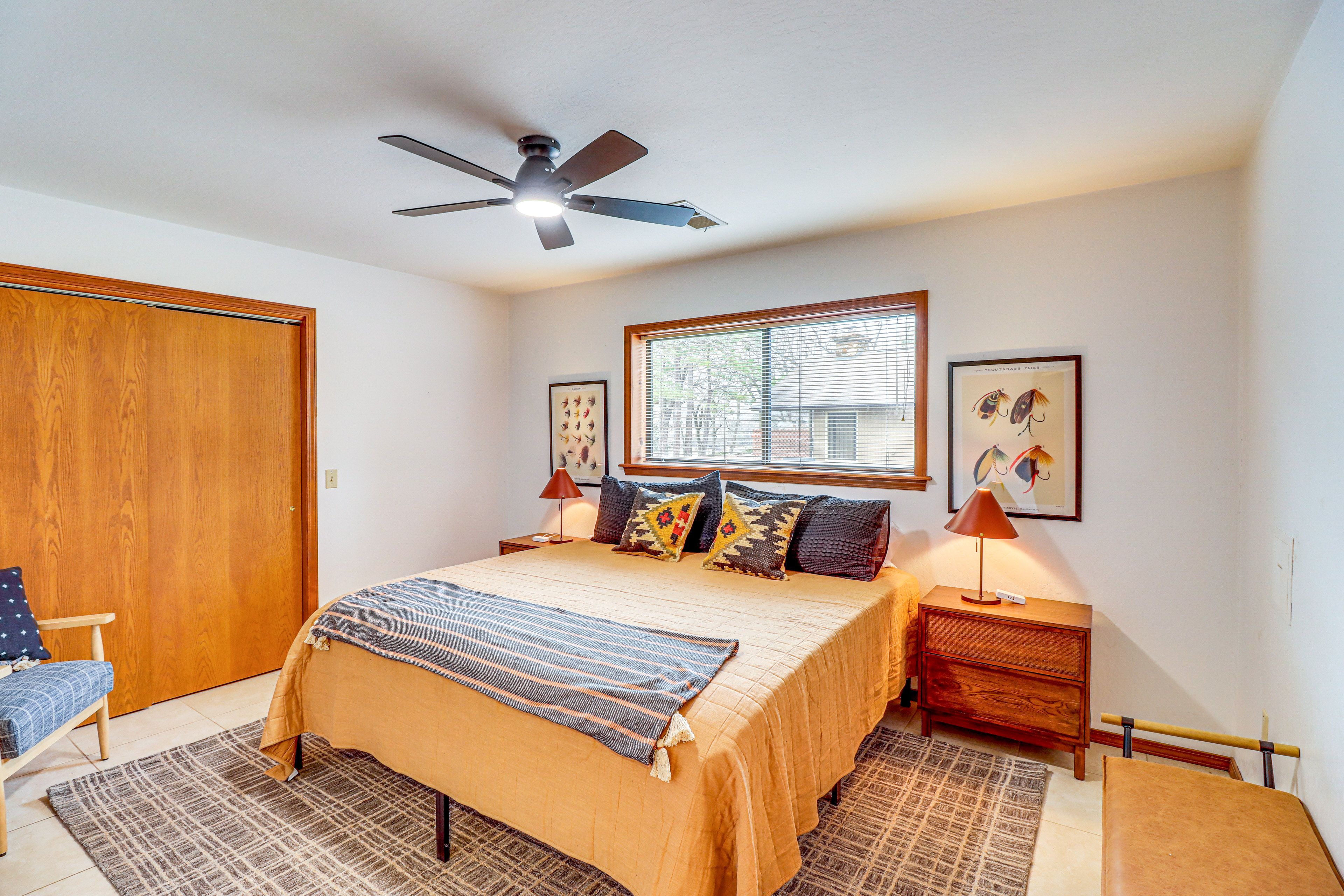 Bedroom 2 | King Bed